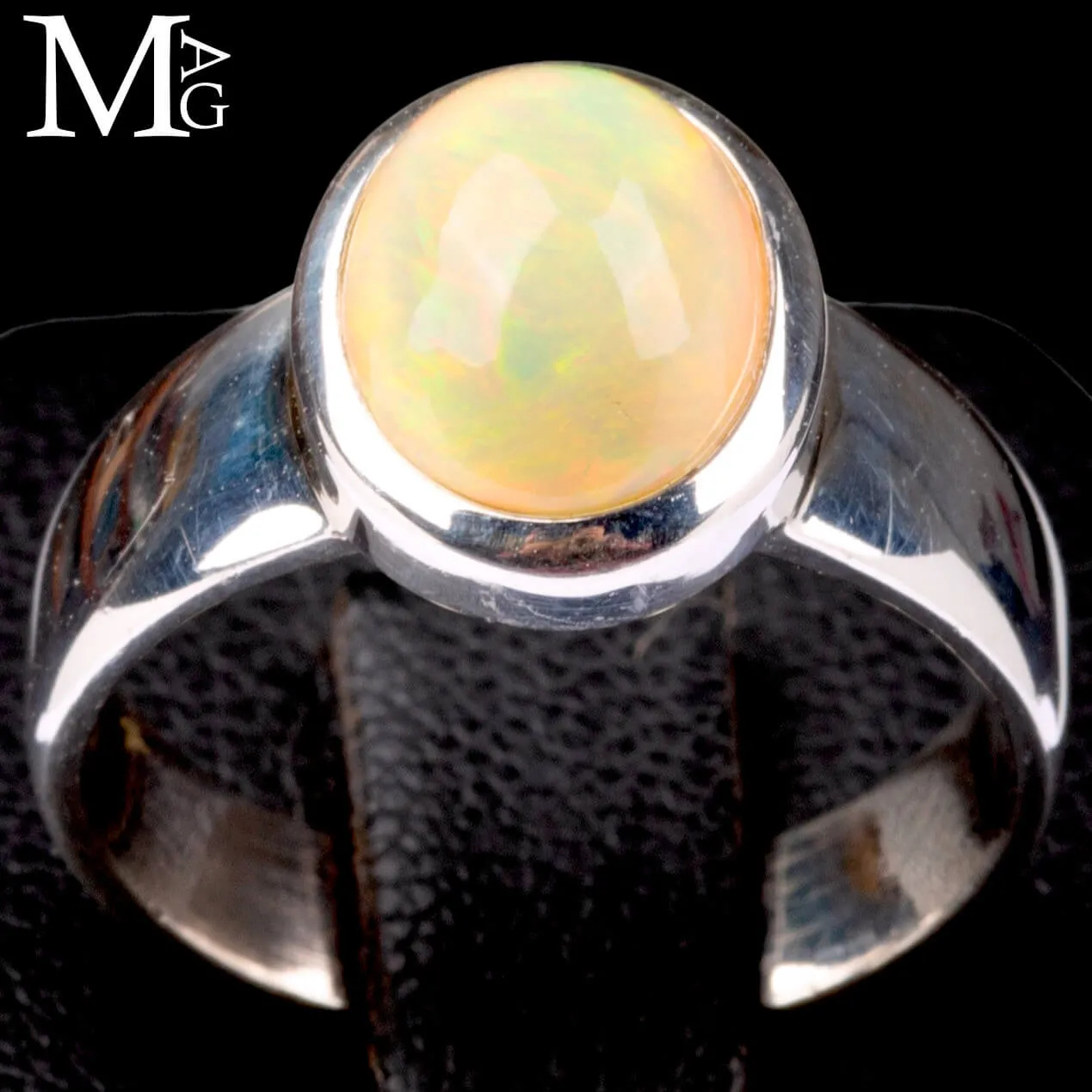 Anello con opale etiope di Welo