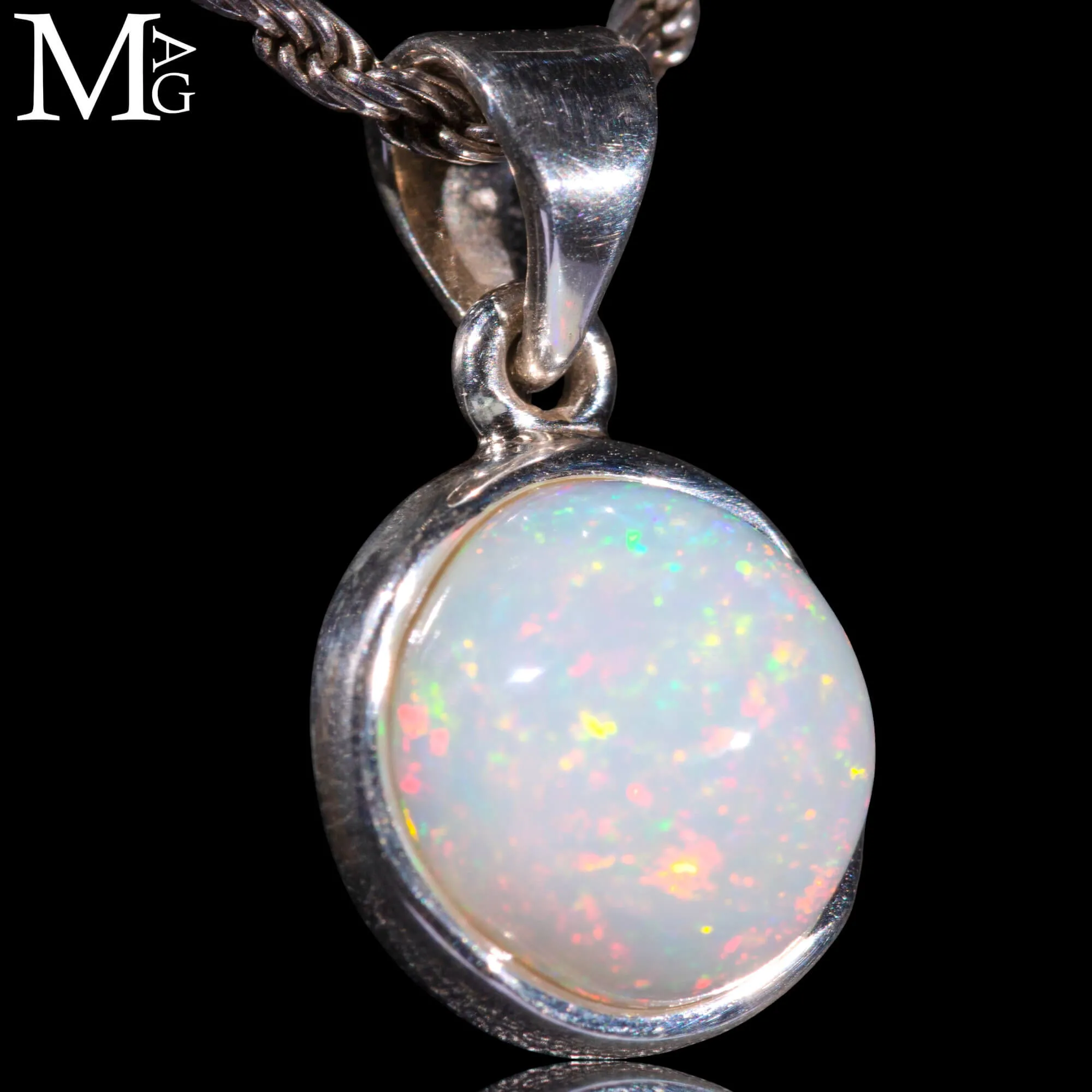 Ciondolo in argento con opale etiope di Welo