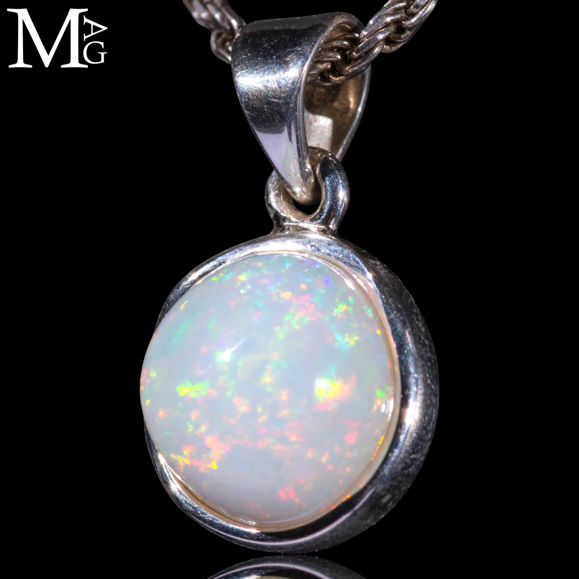 Ciondolo in argento con opale etiope di Welo