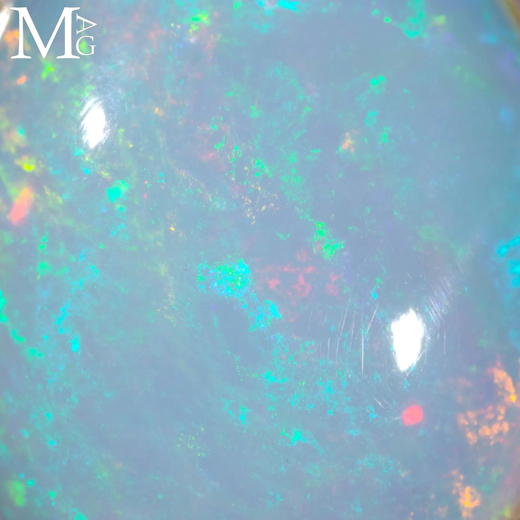 Ciondolo in argento con opale etiope di Welo.