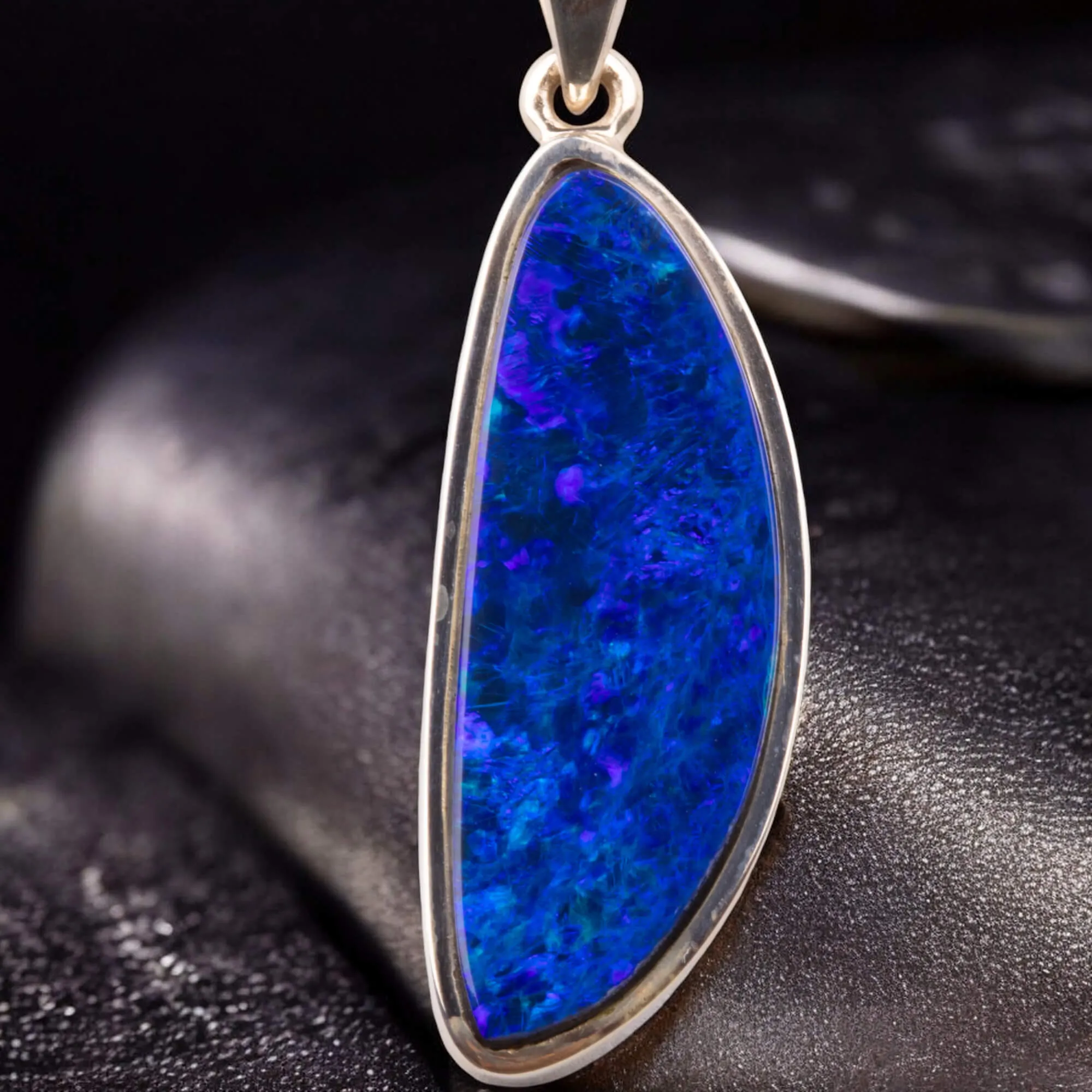 Ciondolo in Argento con Opale Boulder Australiano.