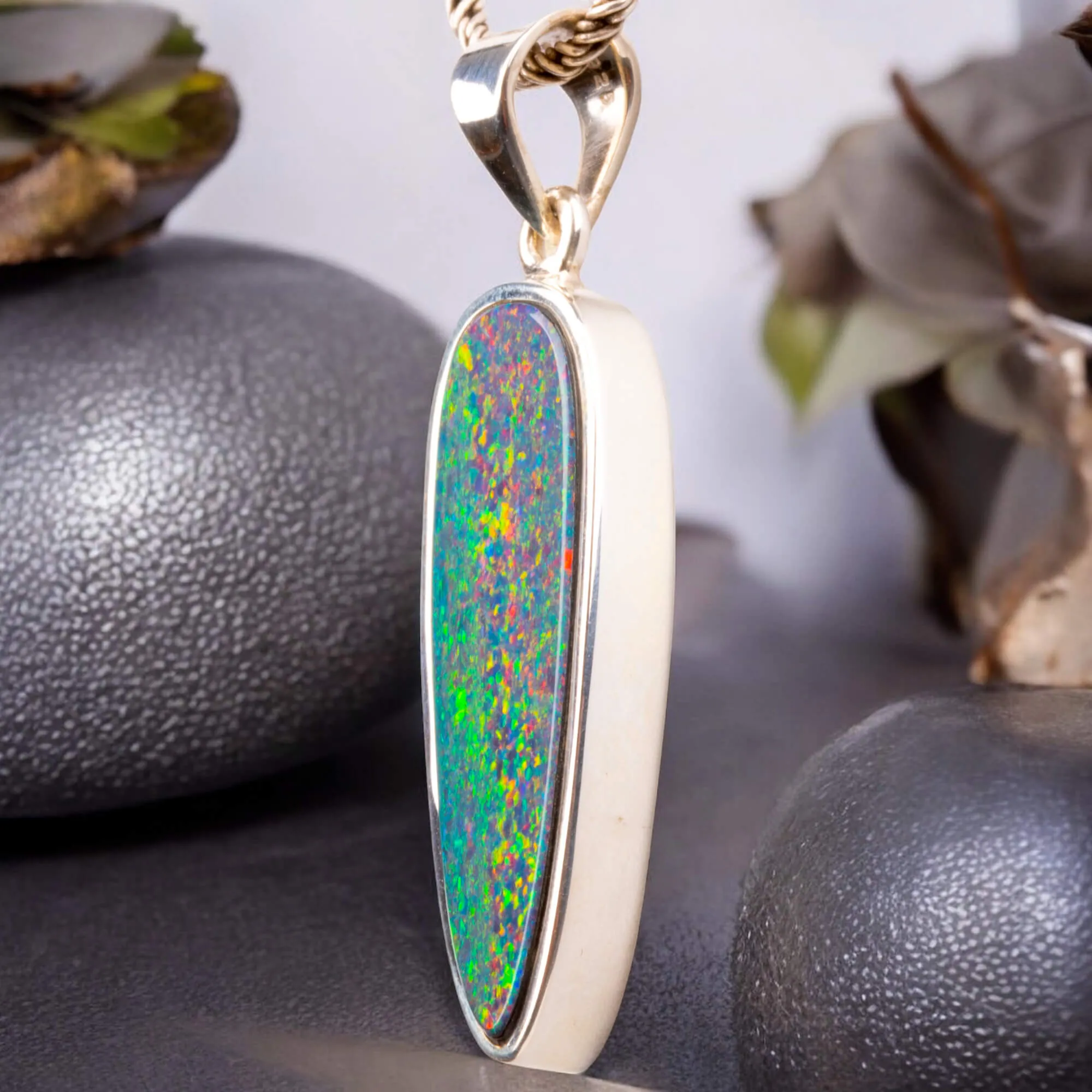Opale Boulder Australiano in Ciondolo di Argento.