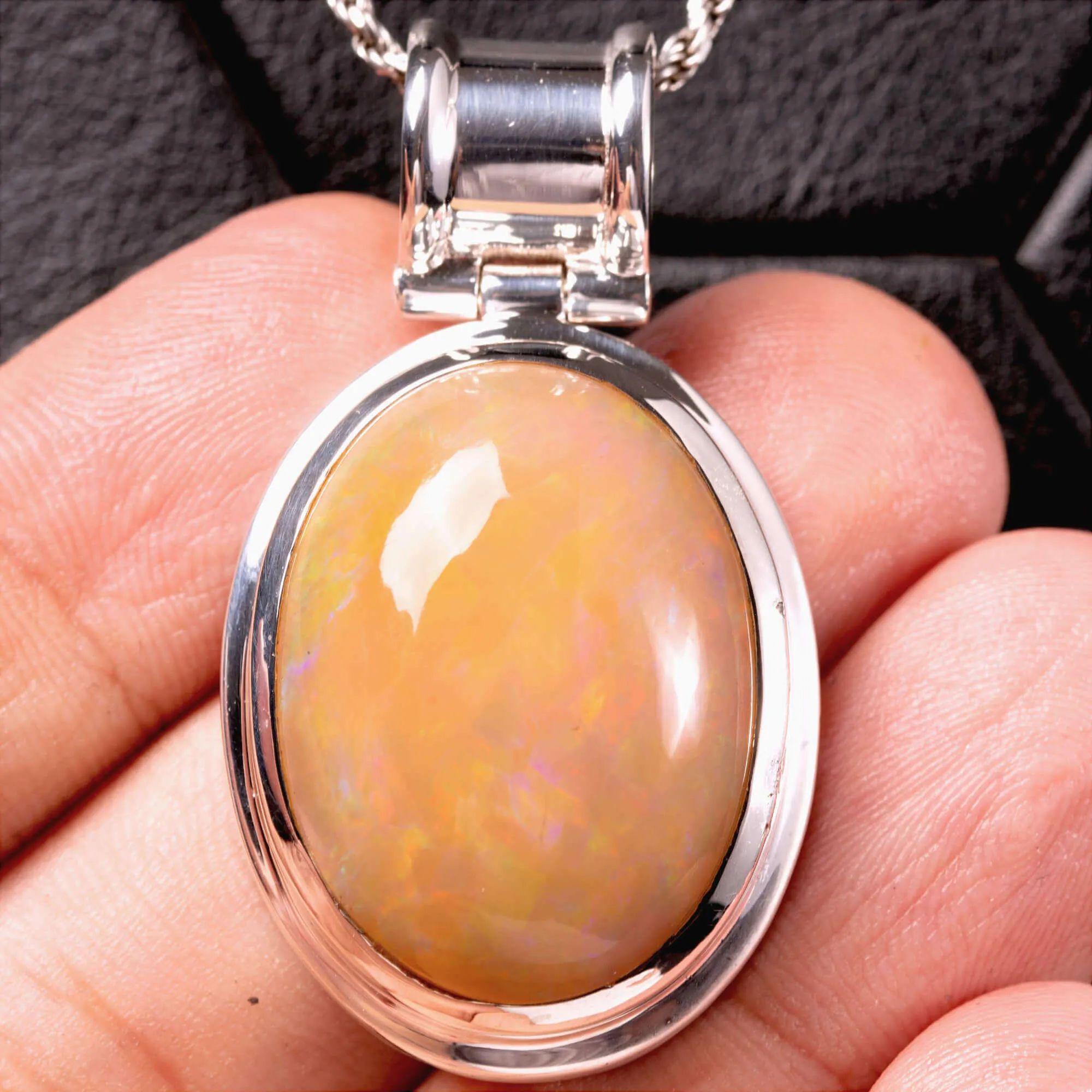 Anello con Gemma Opale Welo - Design Moderno in Argento.