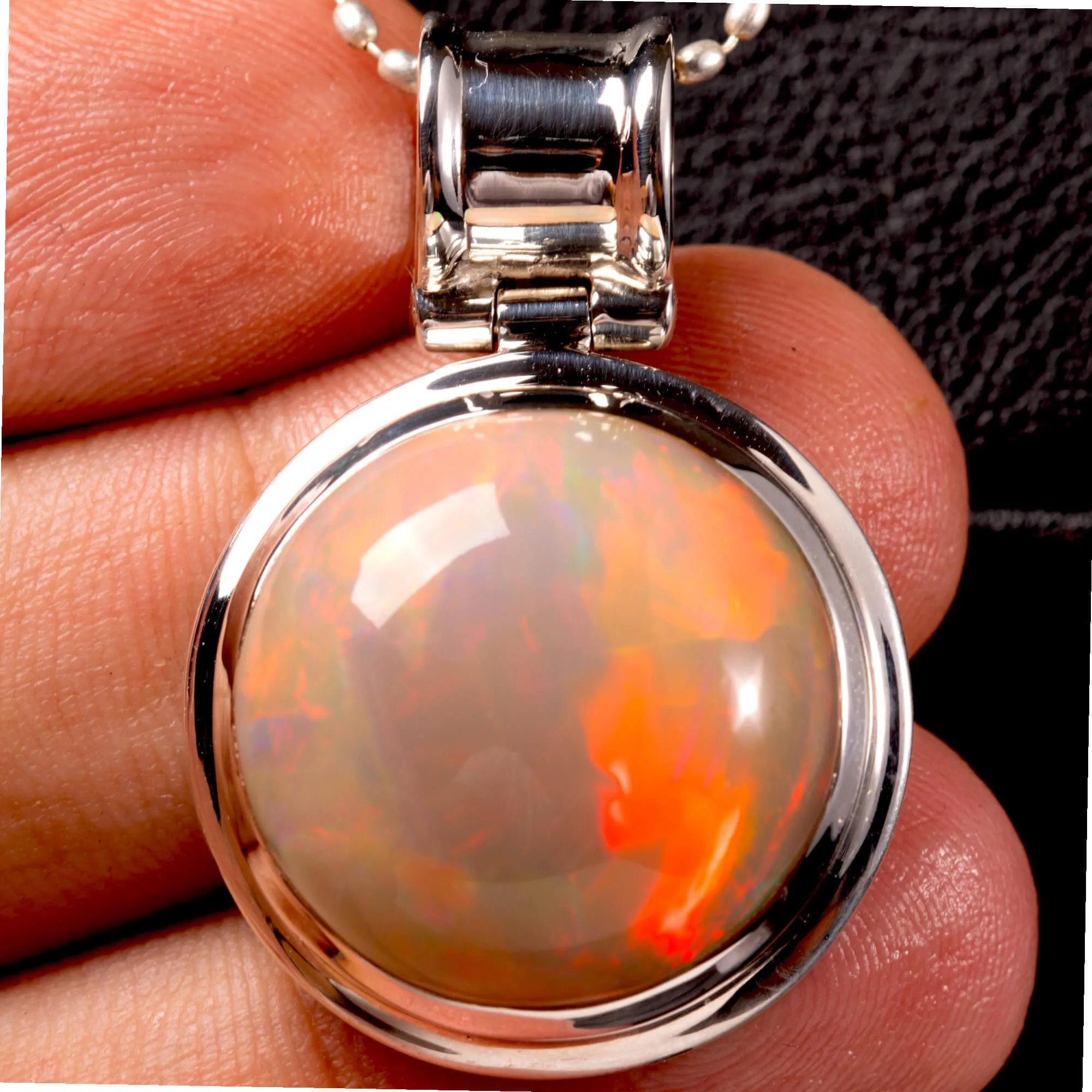Prezioso Gioiello in Argento con Opale Welo Iridescente - Naturale.