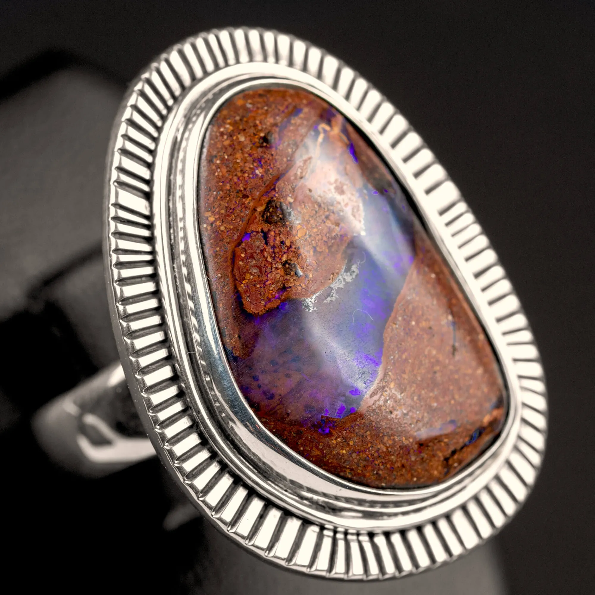 Anello in Argento con Opale Boulder Australiano.