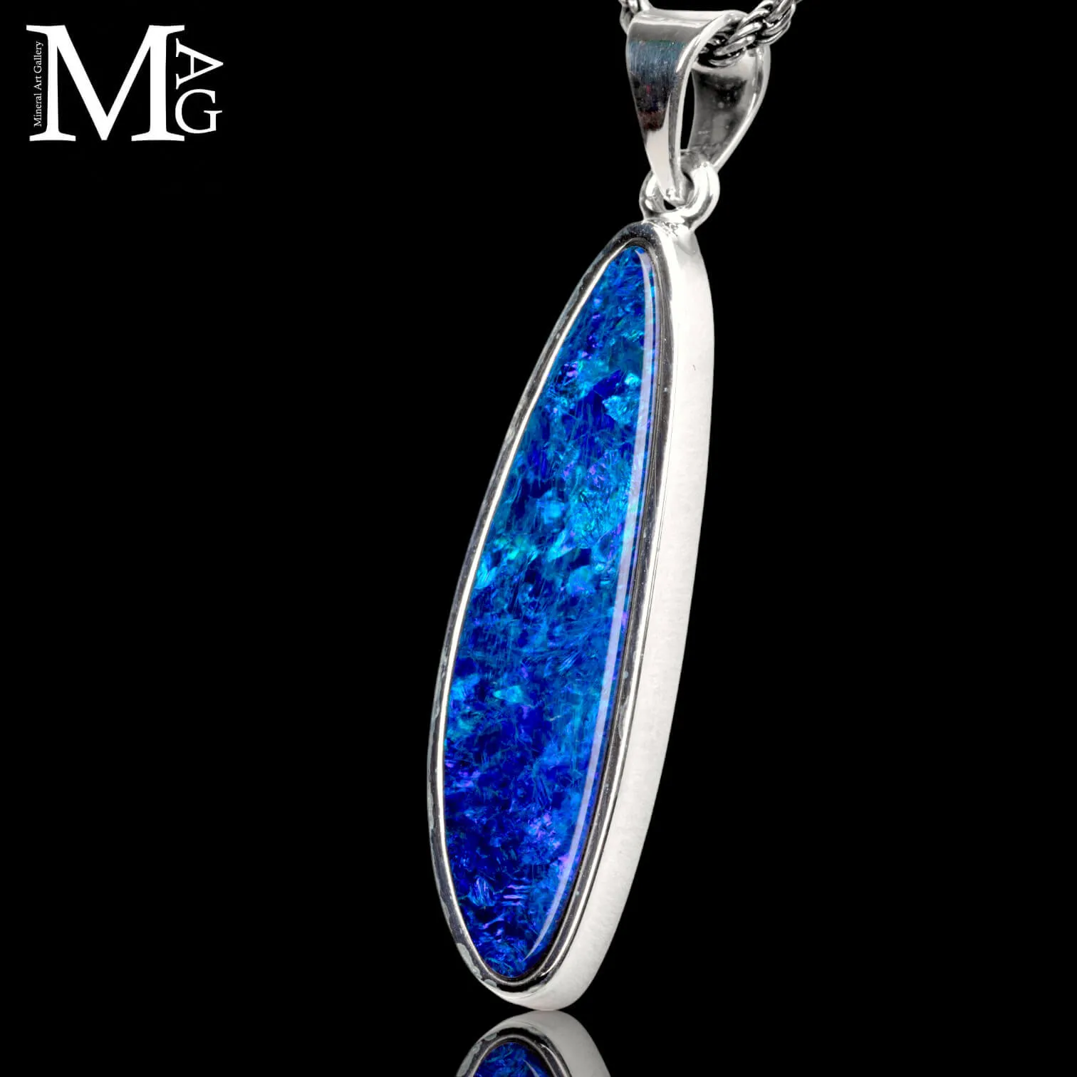Ciondolo in argento con Opale Australiano di prima scelta.