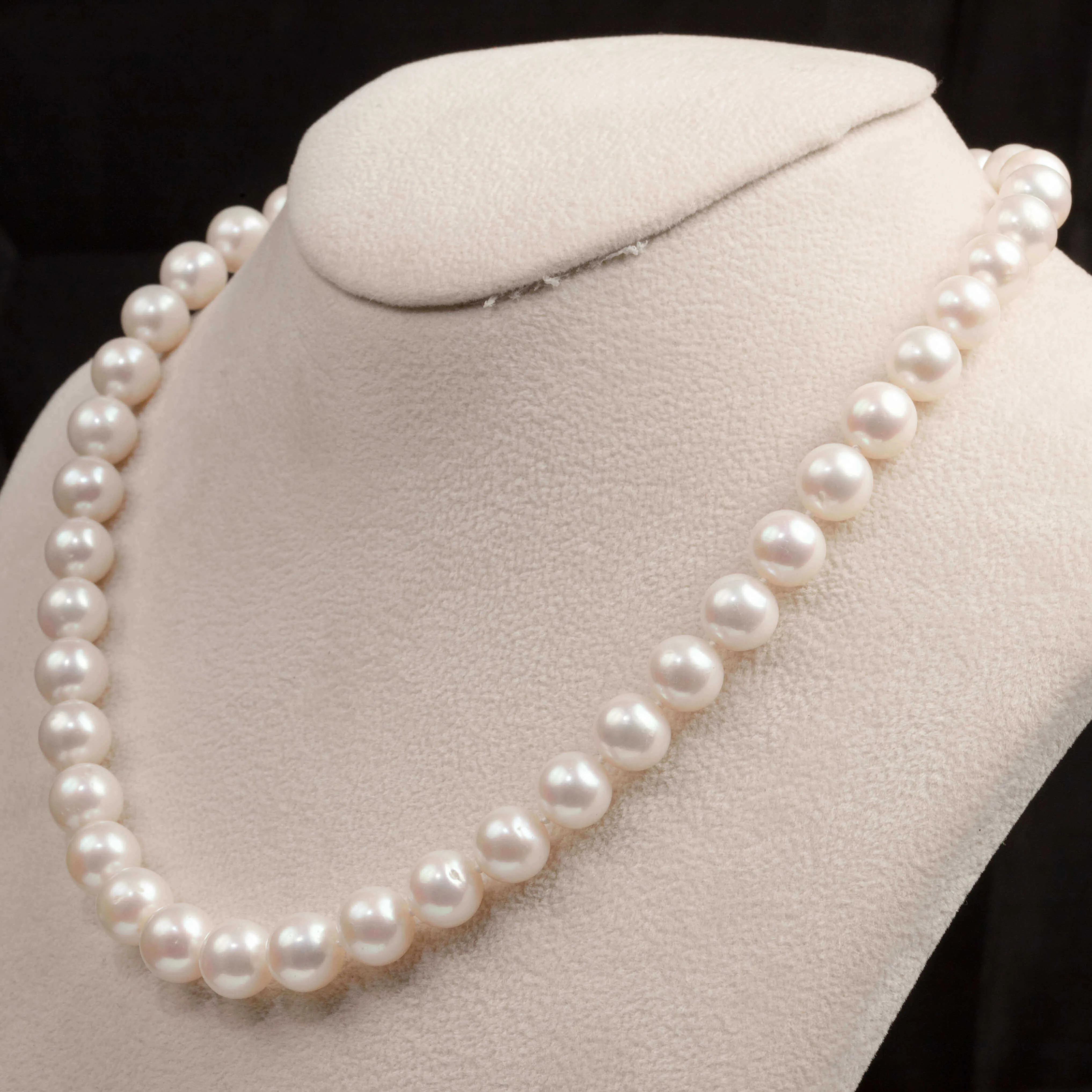 Collana di Perle d'Acqua Dolce: L'Incanto dell'Eleganza.