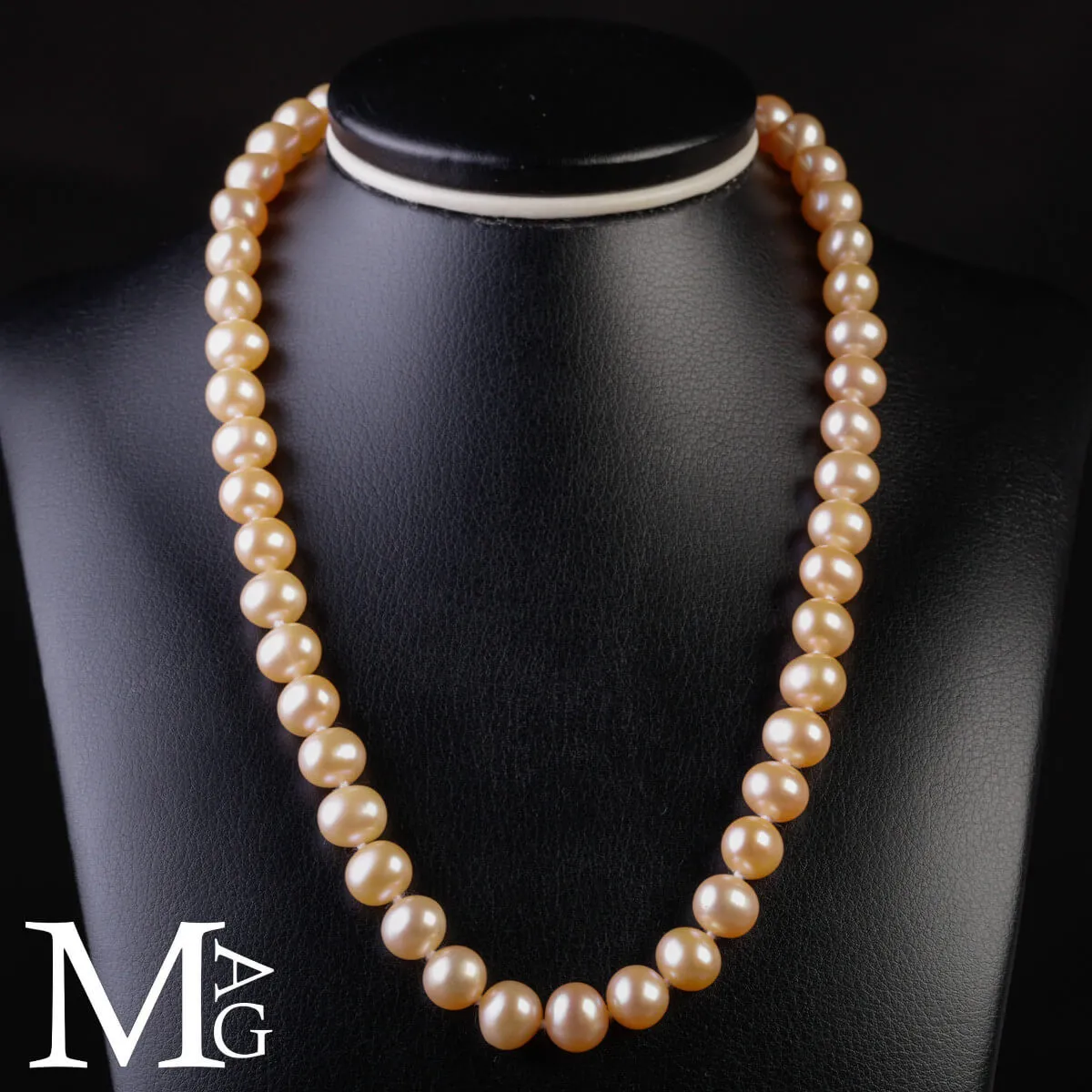 Collana in perle forma ovale – Rosa crema.