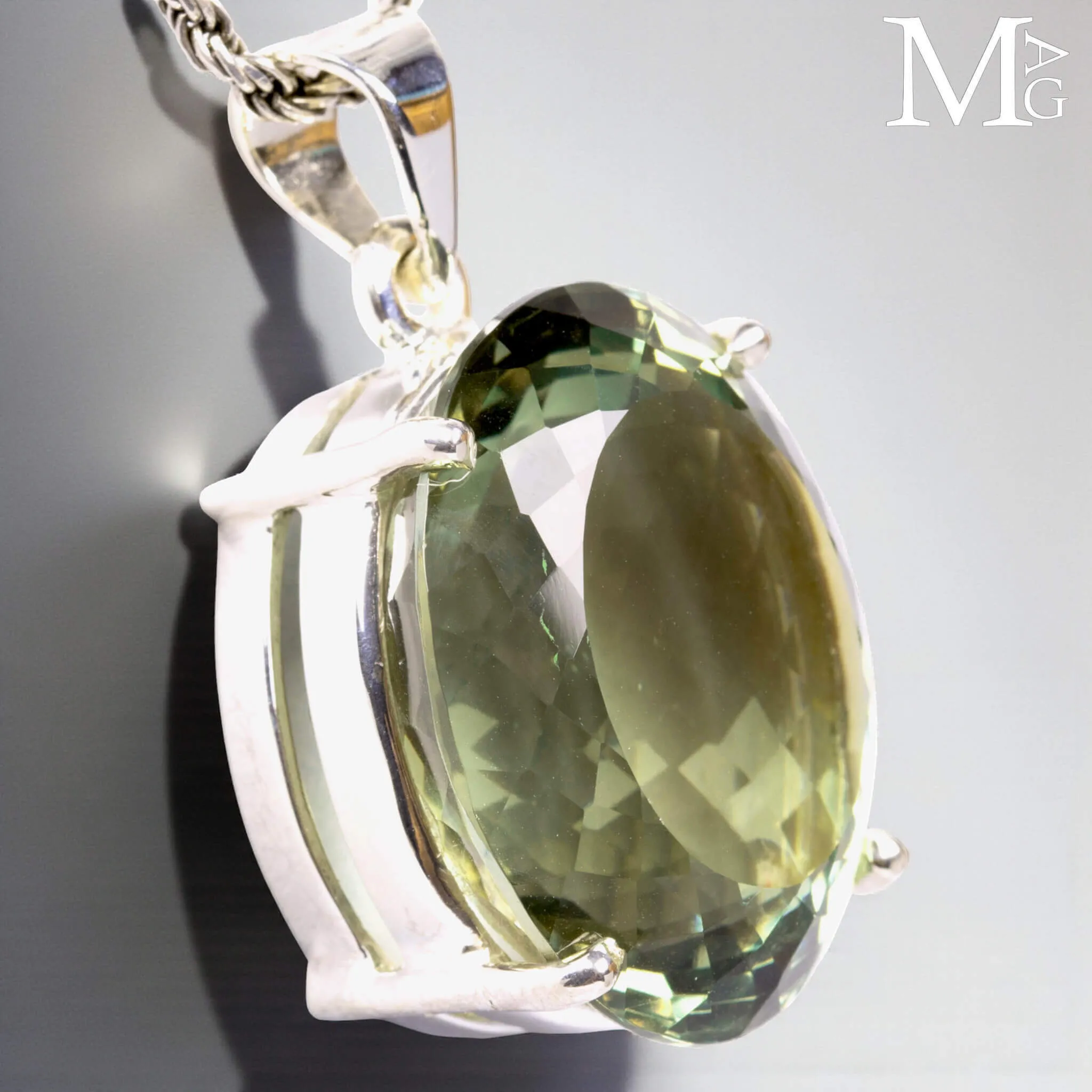 Ciondolo in Argento con Gemma di Prasiolite.