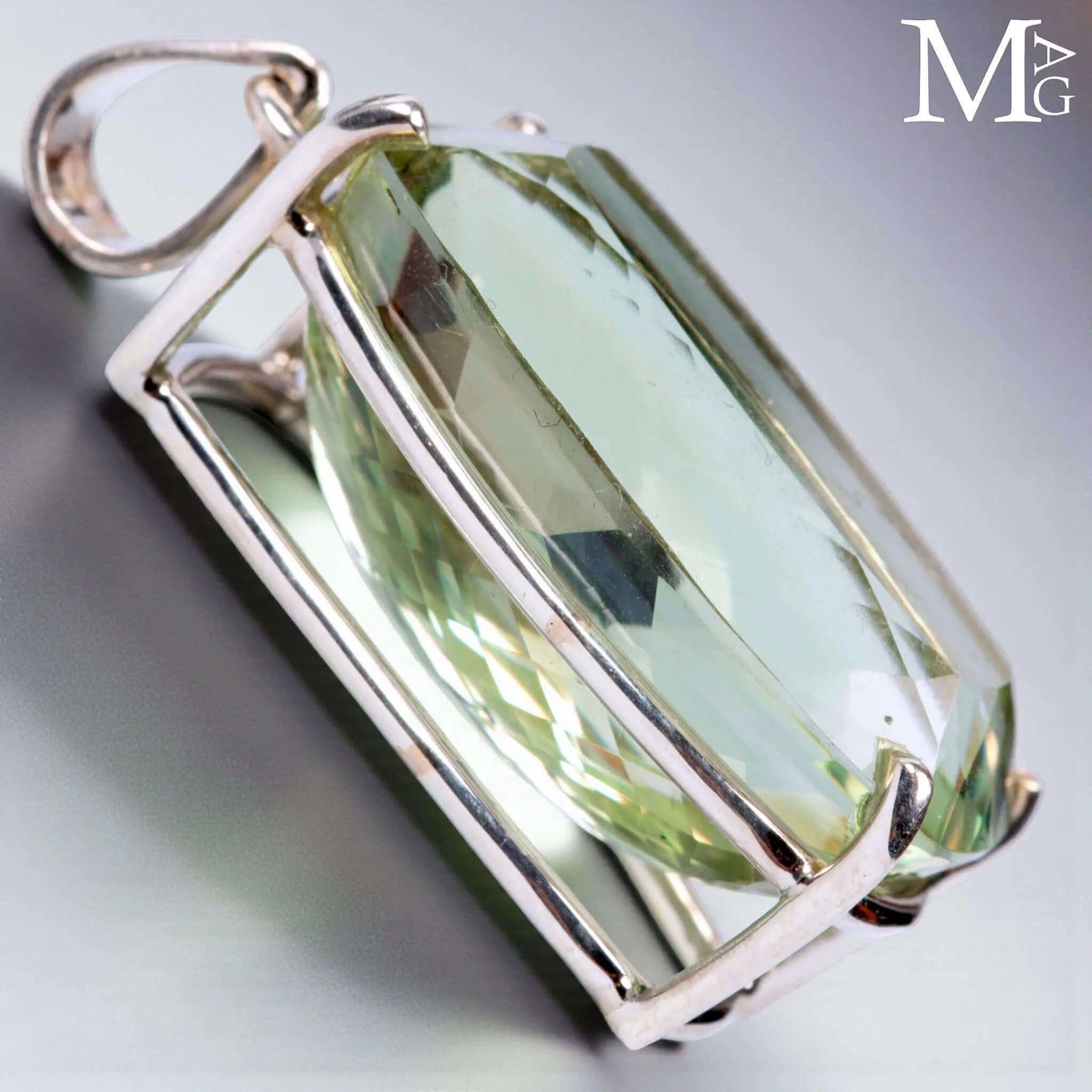 Ciondolo in Argento con Gemma di Quarzo Verde Prasiolite