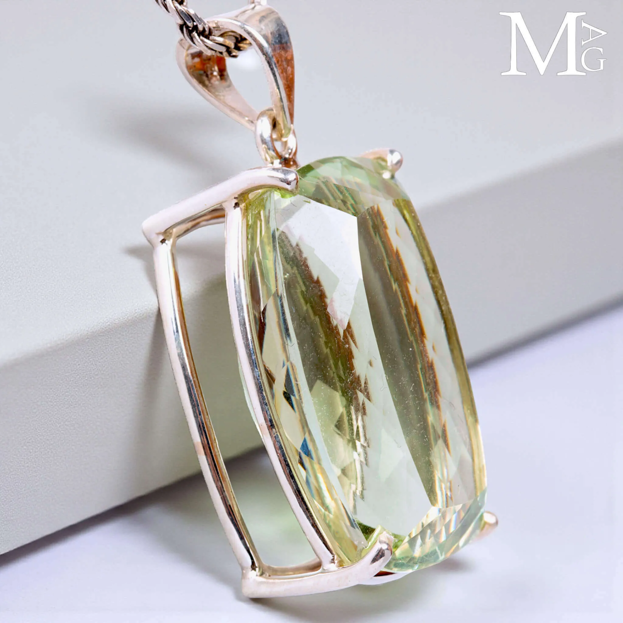 Ciondolo in Argento con Gemma di Quarzo Verde Prasiolite