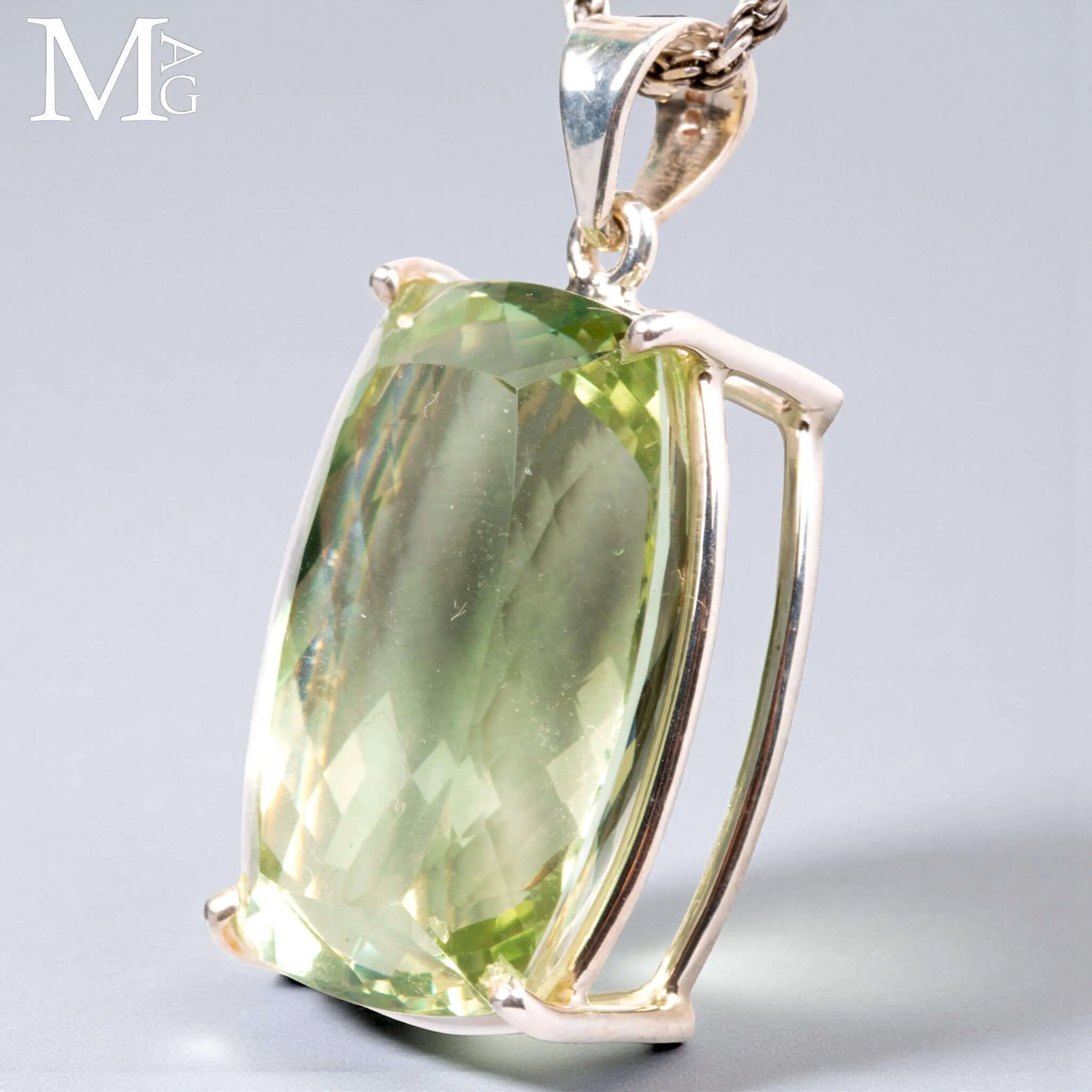 Ciondolo in Argento con Gemma di Quarzo Verde Prasiolite