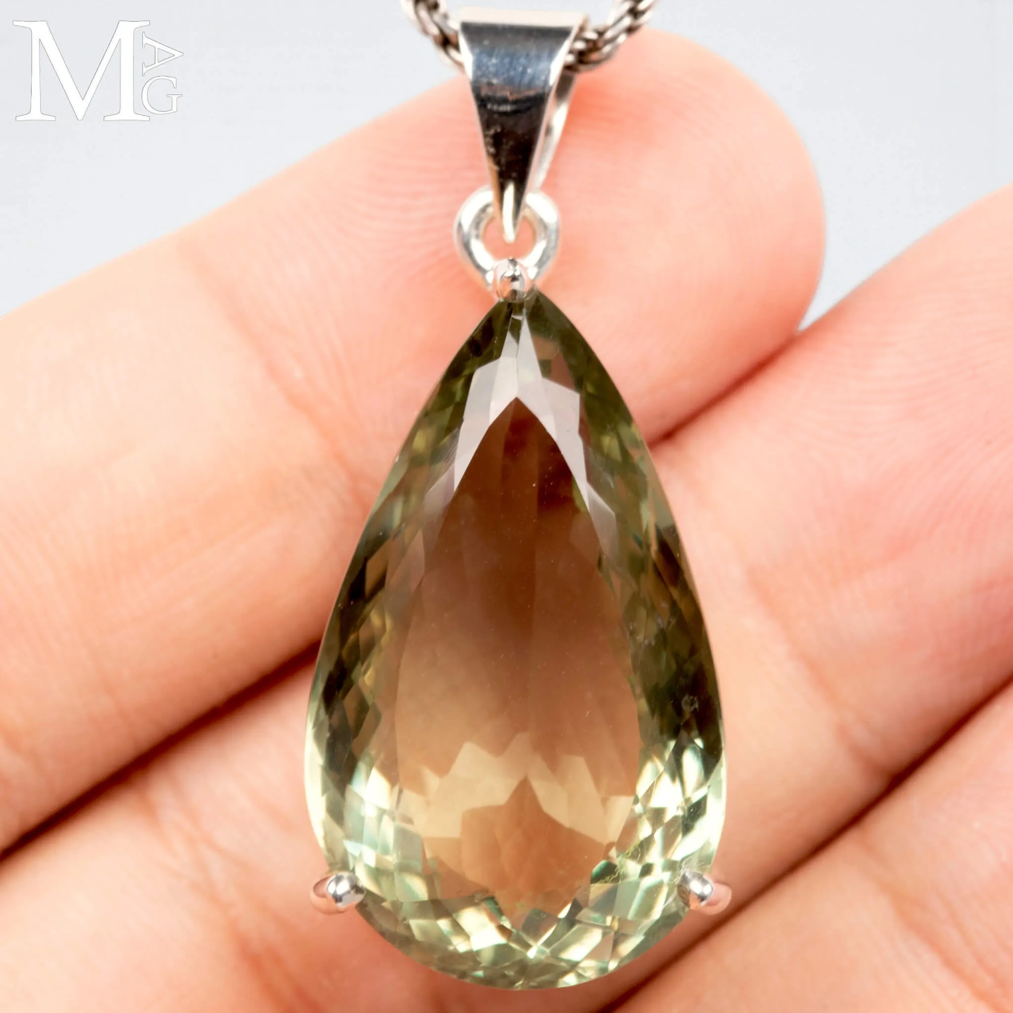 Ciondolo in Argento con Gemma di Quarzo Verde (Prasiolite)