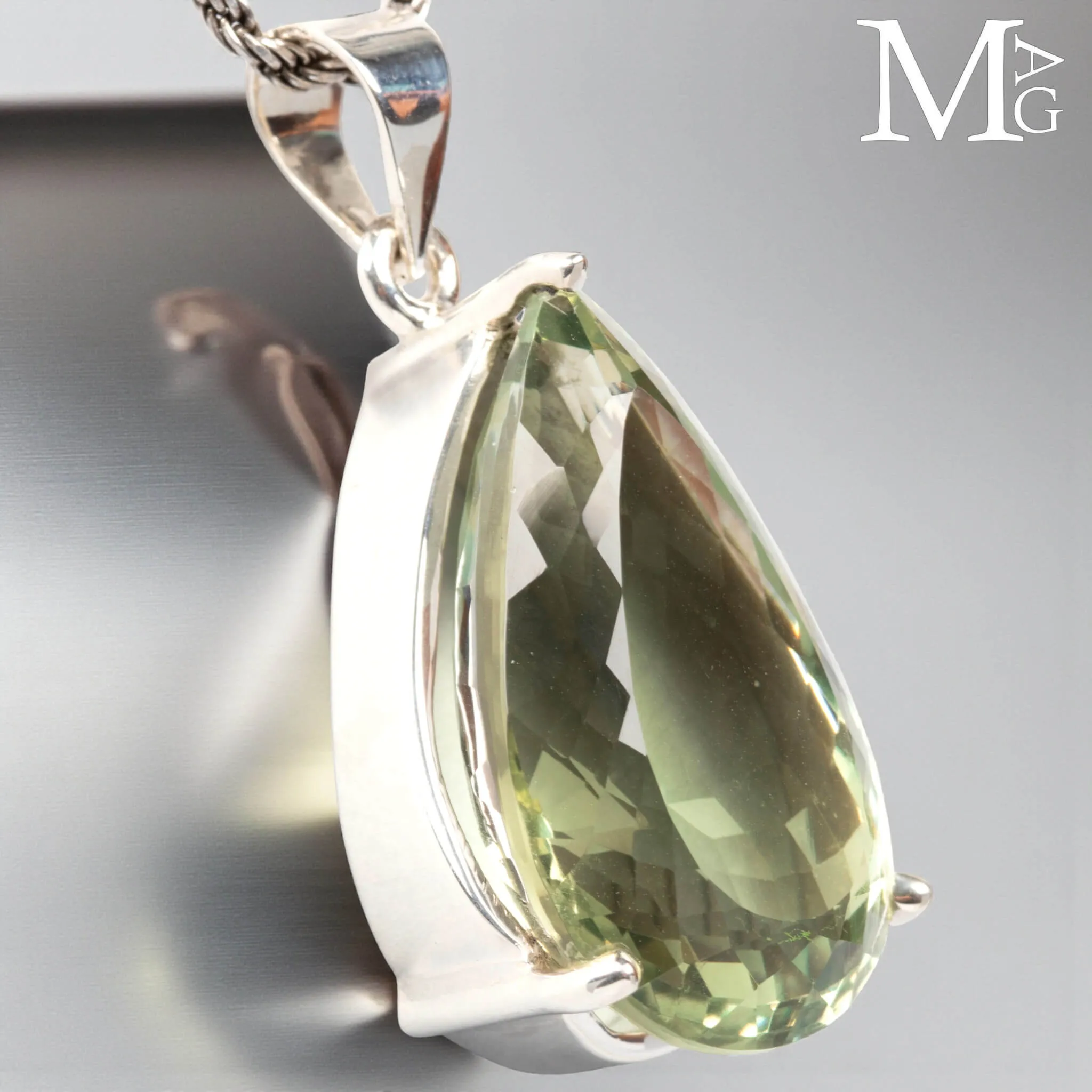 Ciondolo in Argento con Gemma di Quarzo Verde (Prasiolite)
