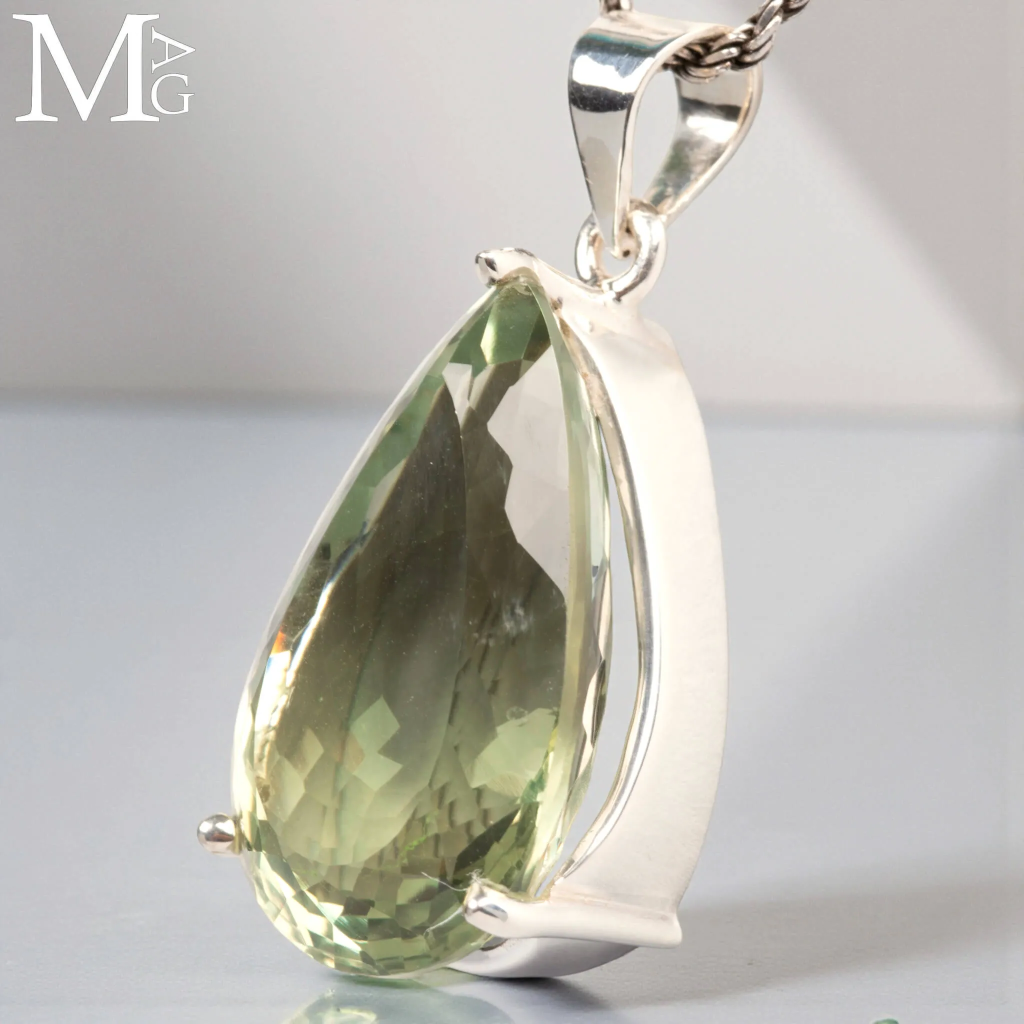 Ciondolo in Argento con Gemma di Quarzo Verde (Prasiolite)