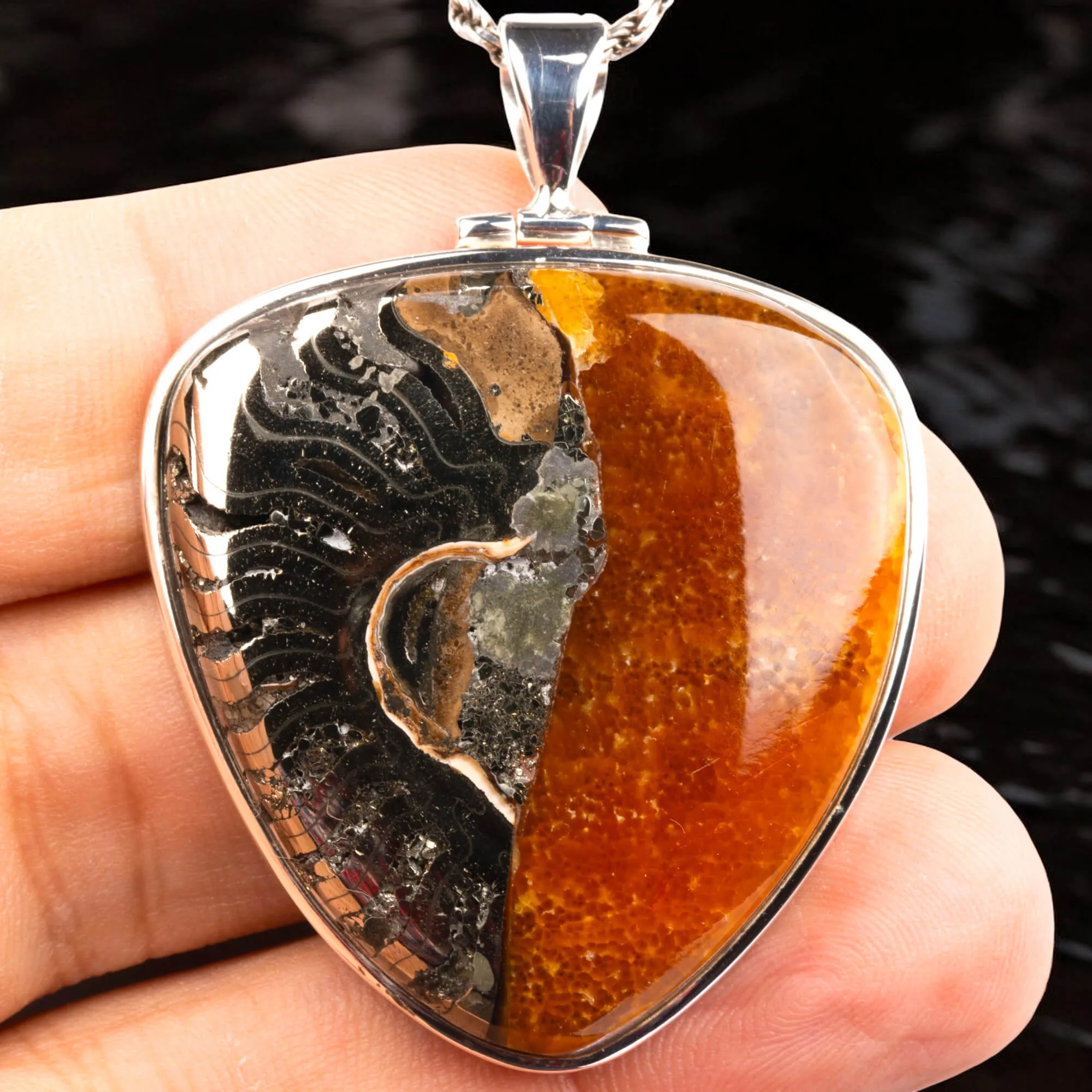 Ciondolo in argento con ammonite Speetoniceras Versicolor.
