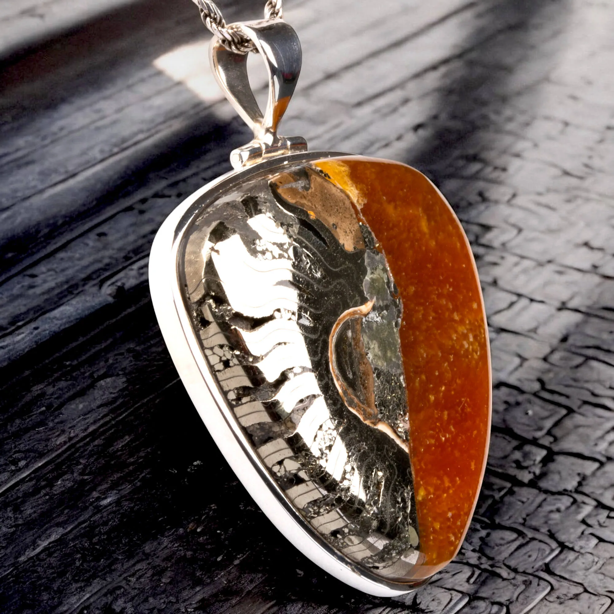 Ciondolo in argento con ammonite Speetoniceras Versicolor.