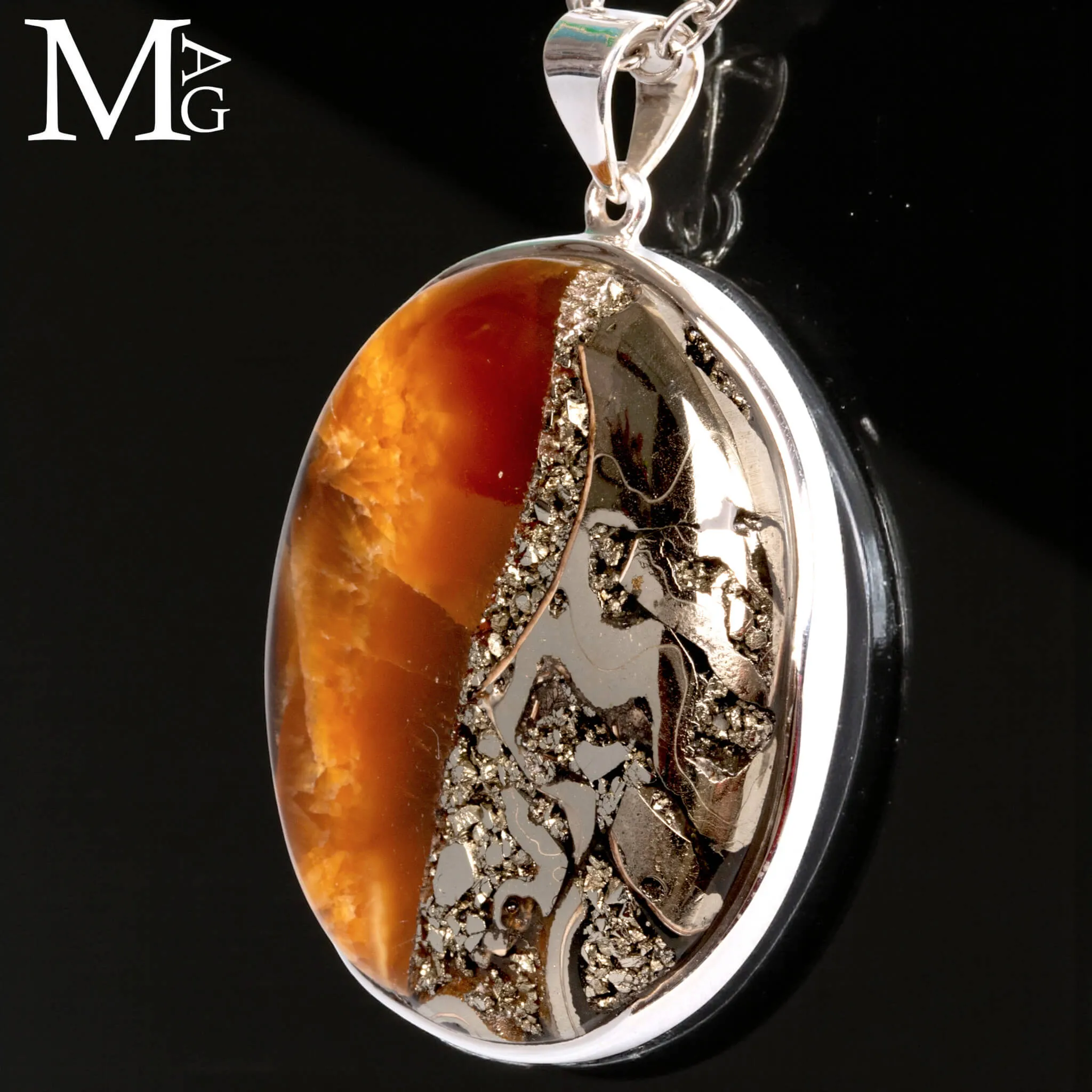 Gioiello in Argento con Ammonite Fossile.