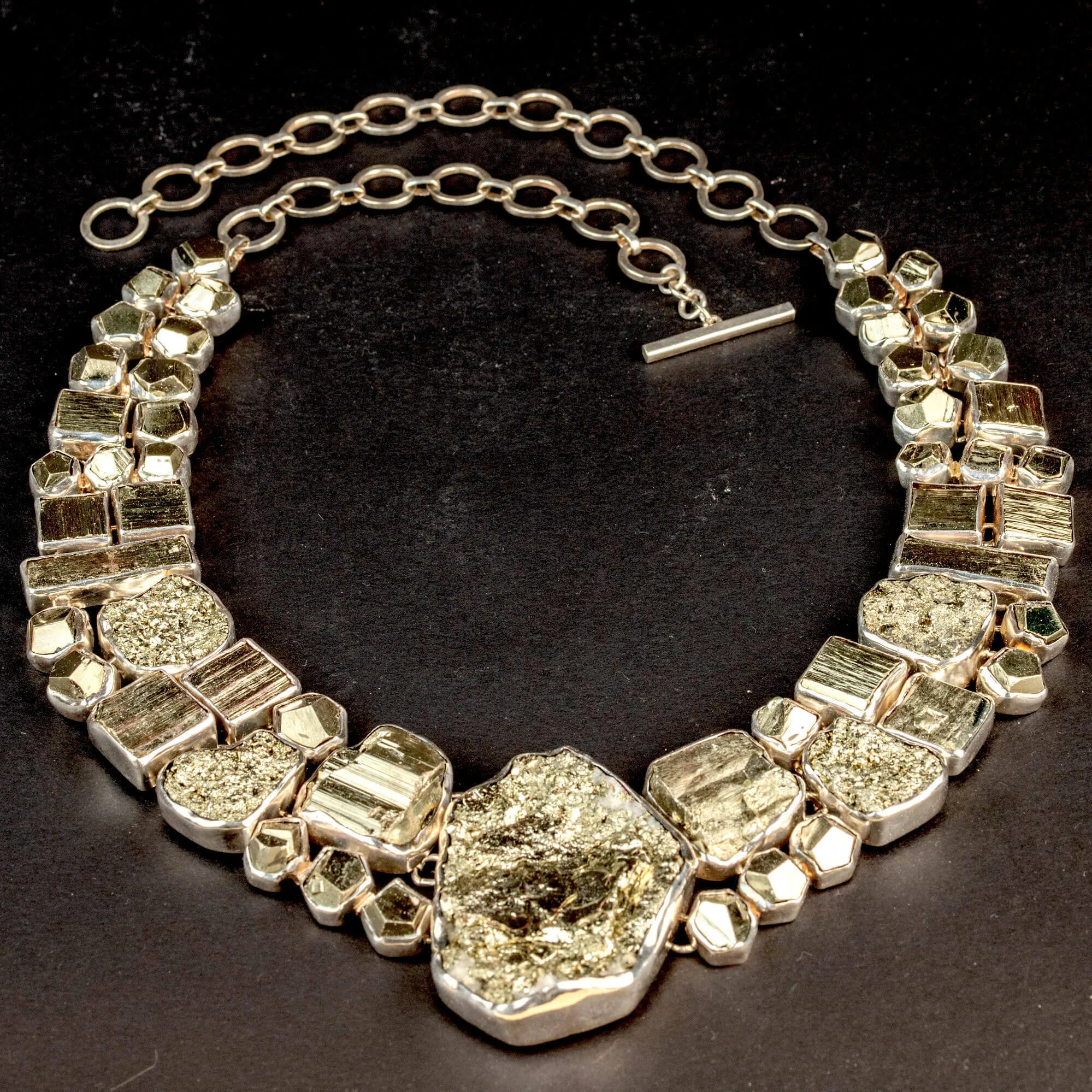 Stupefacente Collana in Argento con 53 Gemme di Pirite Gold.