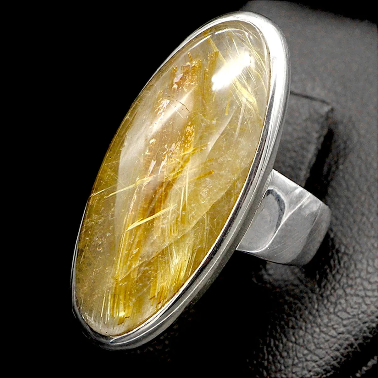 Anello in Argento con Cabochon di Quarzo Rutilato