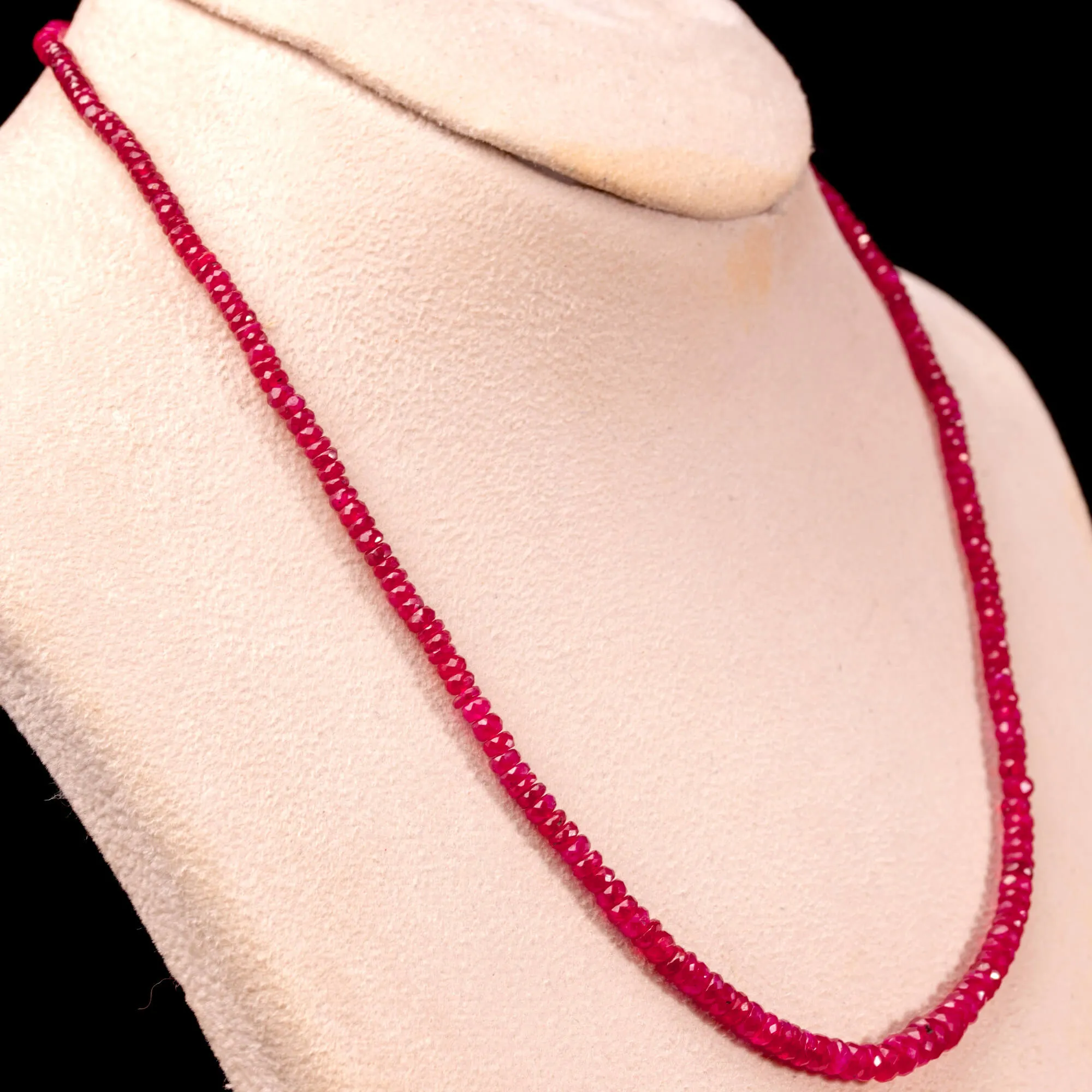 Raffinato Collier di Rubini "Sangue di Piccione" da 75 ct.