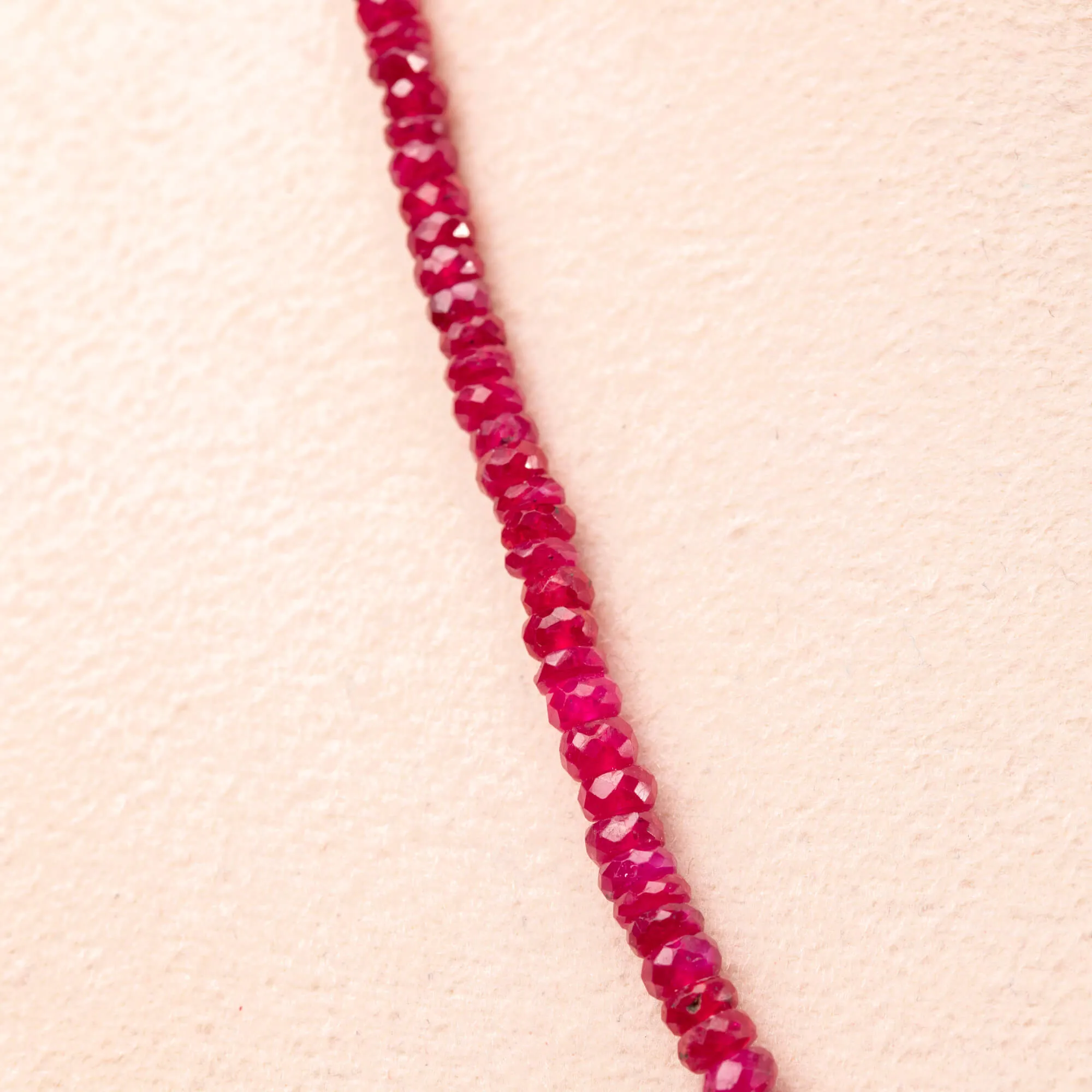 Raffinato Collier di Rubini "Sangue di Piccione" da 75 ct.