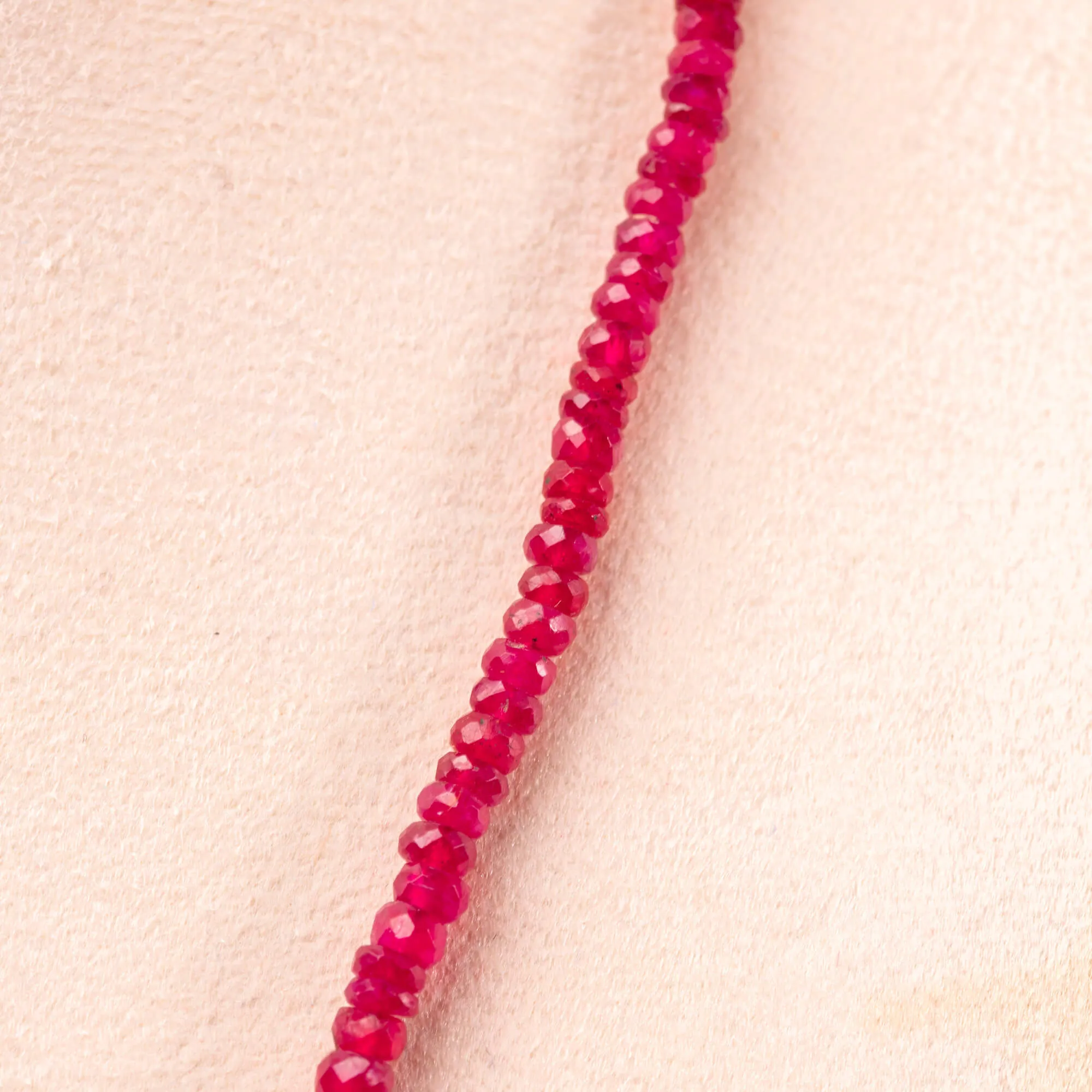 Raffinato Collier di Rubini "Sangue di Piccione" da 75 ct.