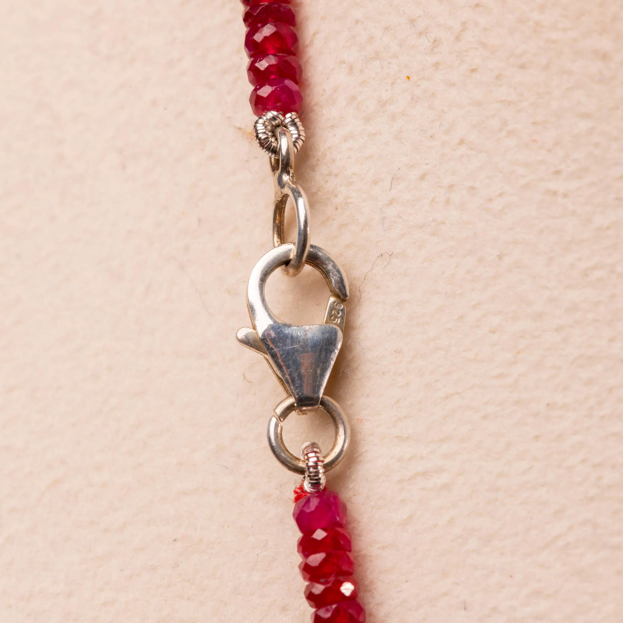 Raffinato Collier di Rubini "Sangue di Piccione" da 75 ct.