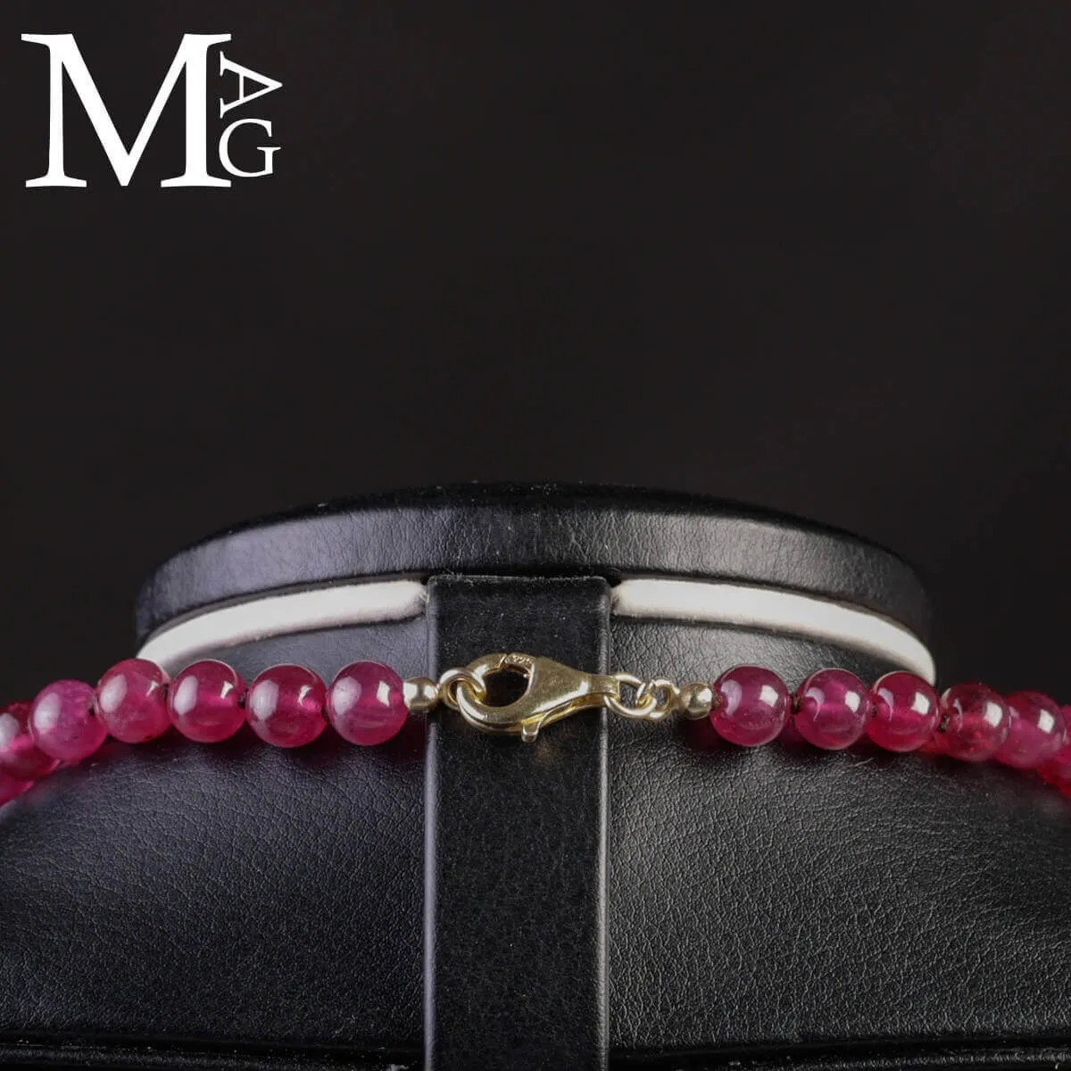 Collana di Rubini: Eleganza di Sfere Birmane.