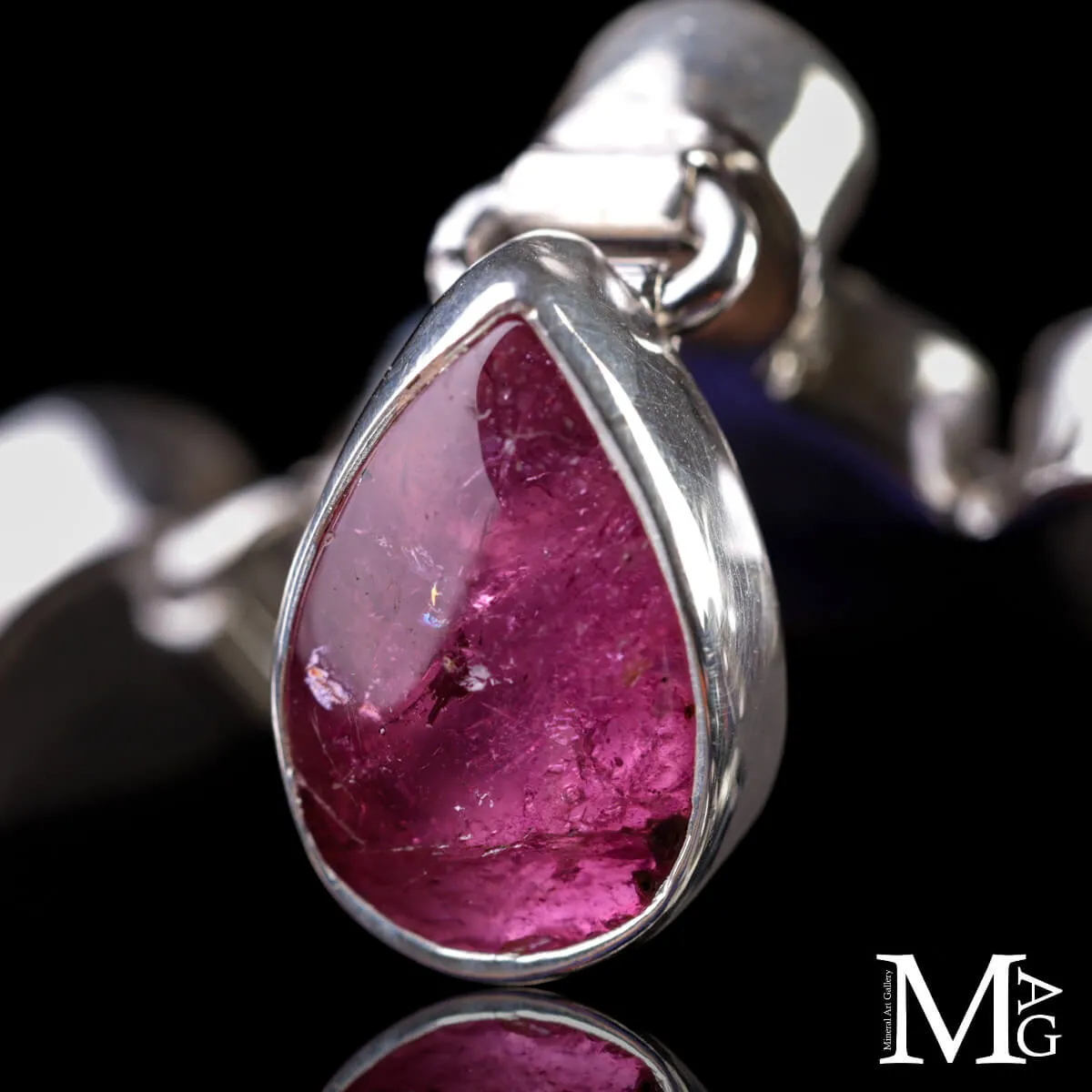 Collier in argento 925 con rubini – Equilibrio di luce e materia
