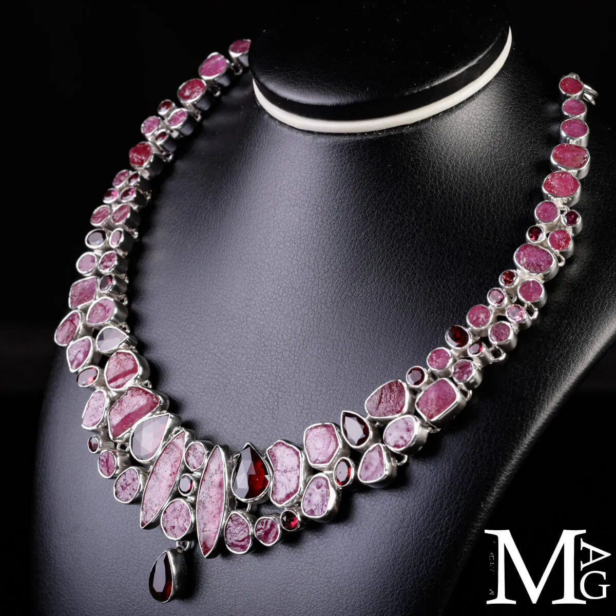 Collier - Gioiello Scultoreo con Rubini Grezzi