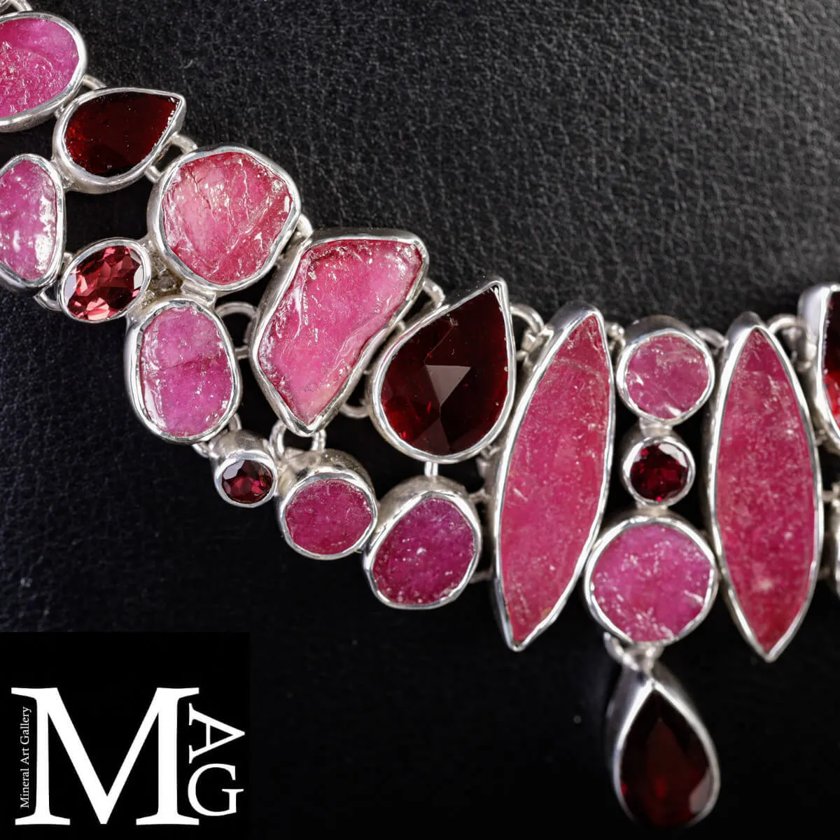 Collier - Gioiello Scultoreo con Rubini Grezzi