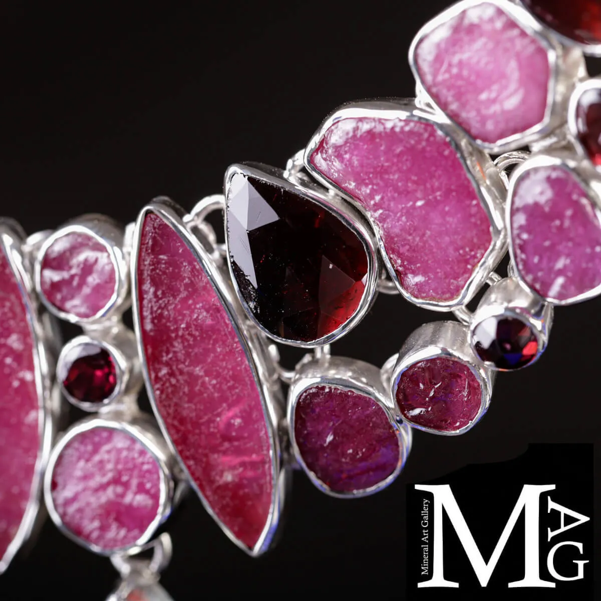 Collier - Gioiello Scultoreo con Rubini Grezzi