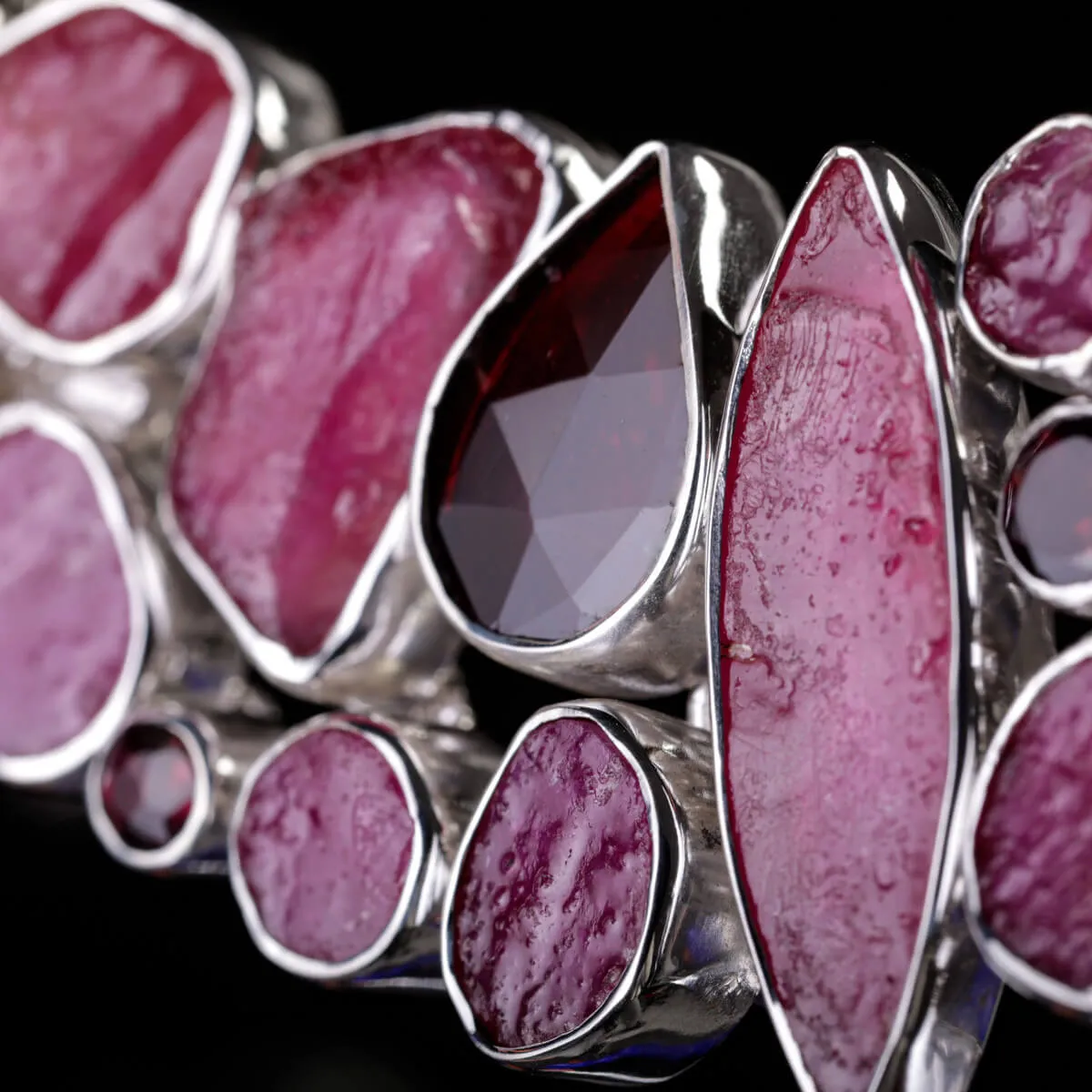 Collier - Gioiello Scultoreo con Rubini Grezzi