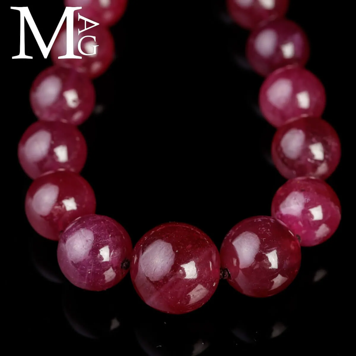 Collana in Rubini Naturali – 35 Sfere “Sangue di Piccione”.