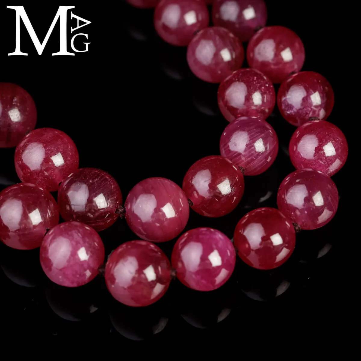 Collana in Rubini Naturali – 35 Sfere “Sangue di Piccione”.