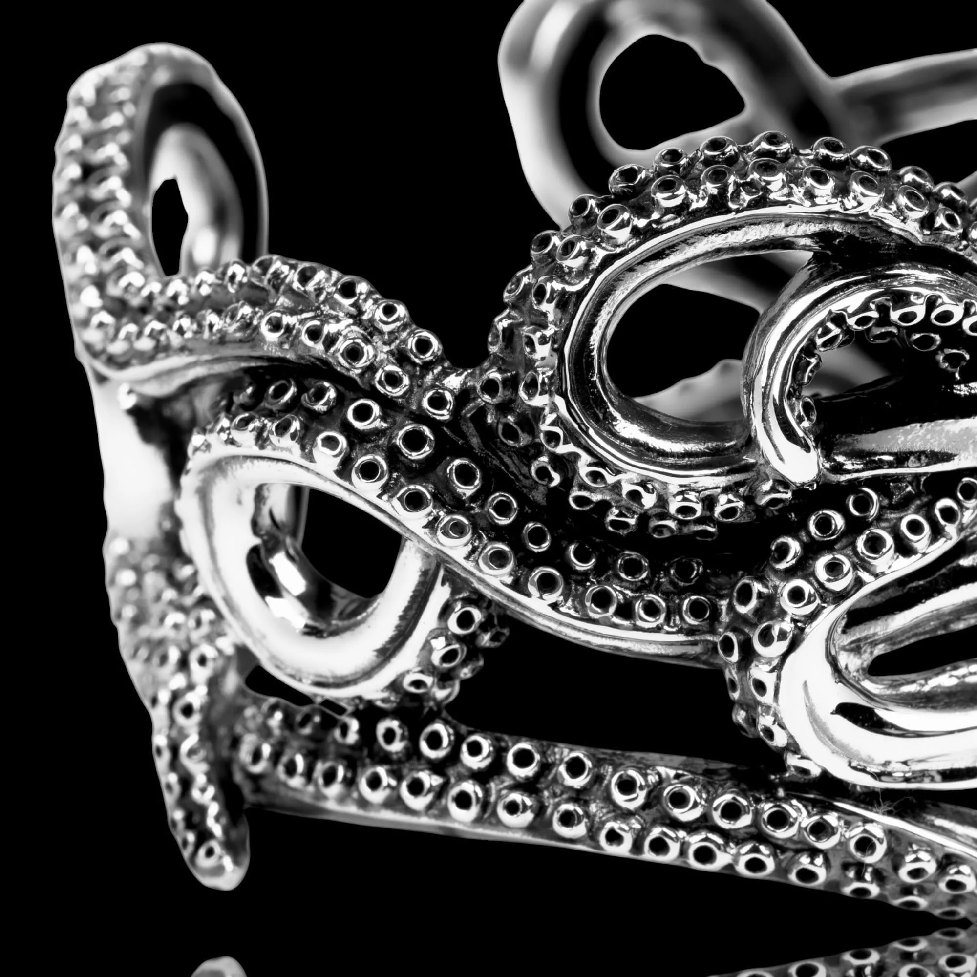 Bracciale in argento 925 a forma di polpo con dettagli realistici.