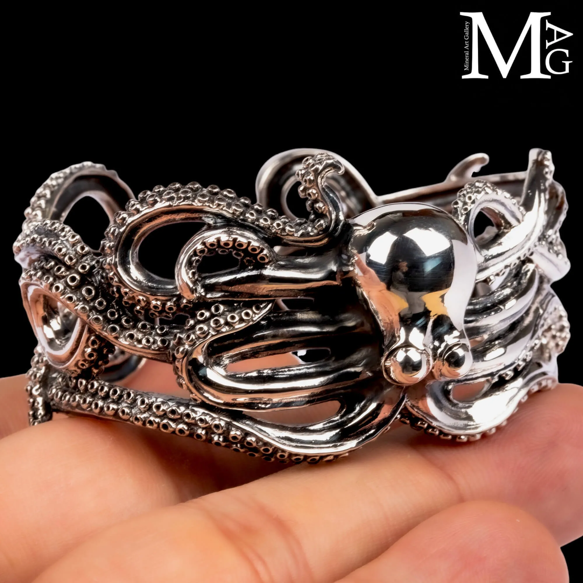 Bracciale in argento 925 a forma di polpo con dettagli realistici.