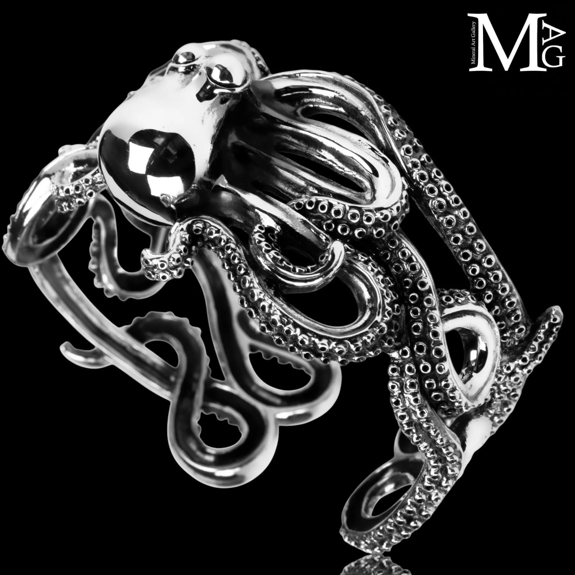 Bracciale in argento 925 a forma di polpo con dettagli realistici.