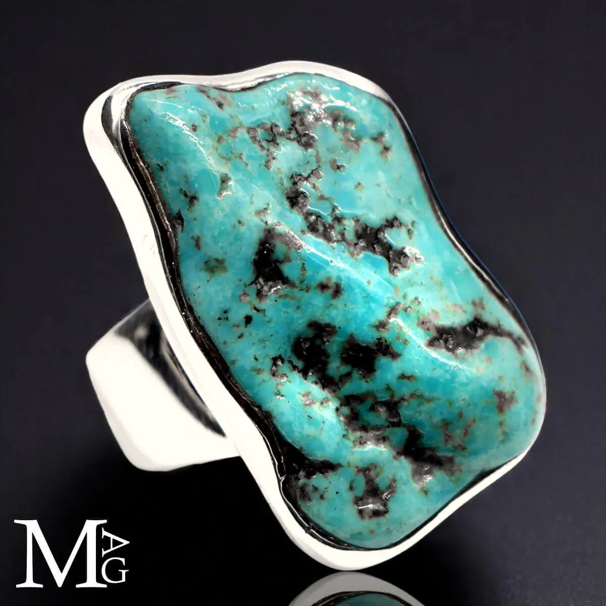 Anello in argento con turchese del Tibet.