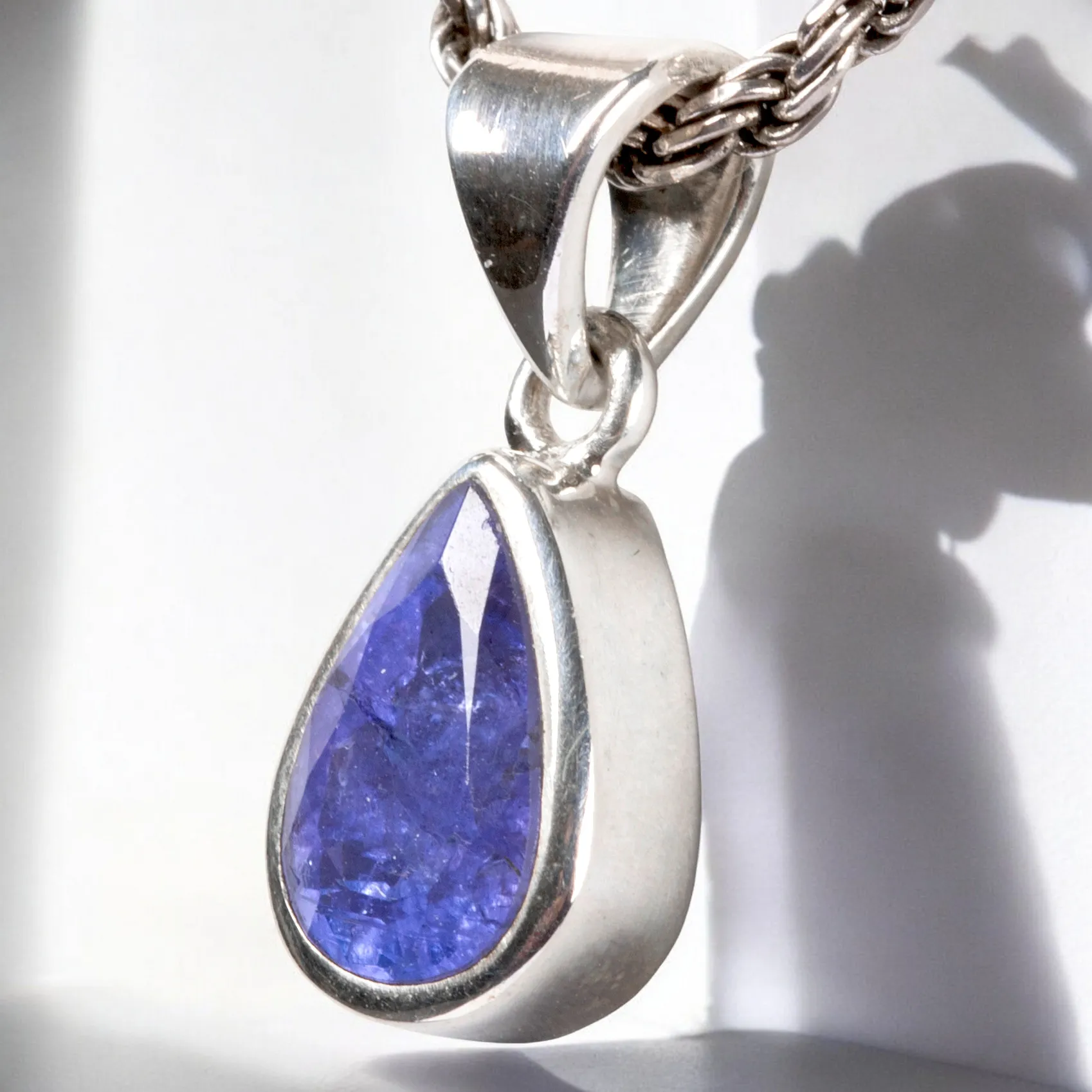 Ciondolo in Argento con Tanzanite Taglio a Goccia.