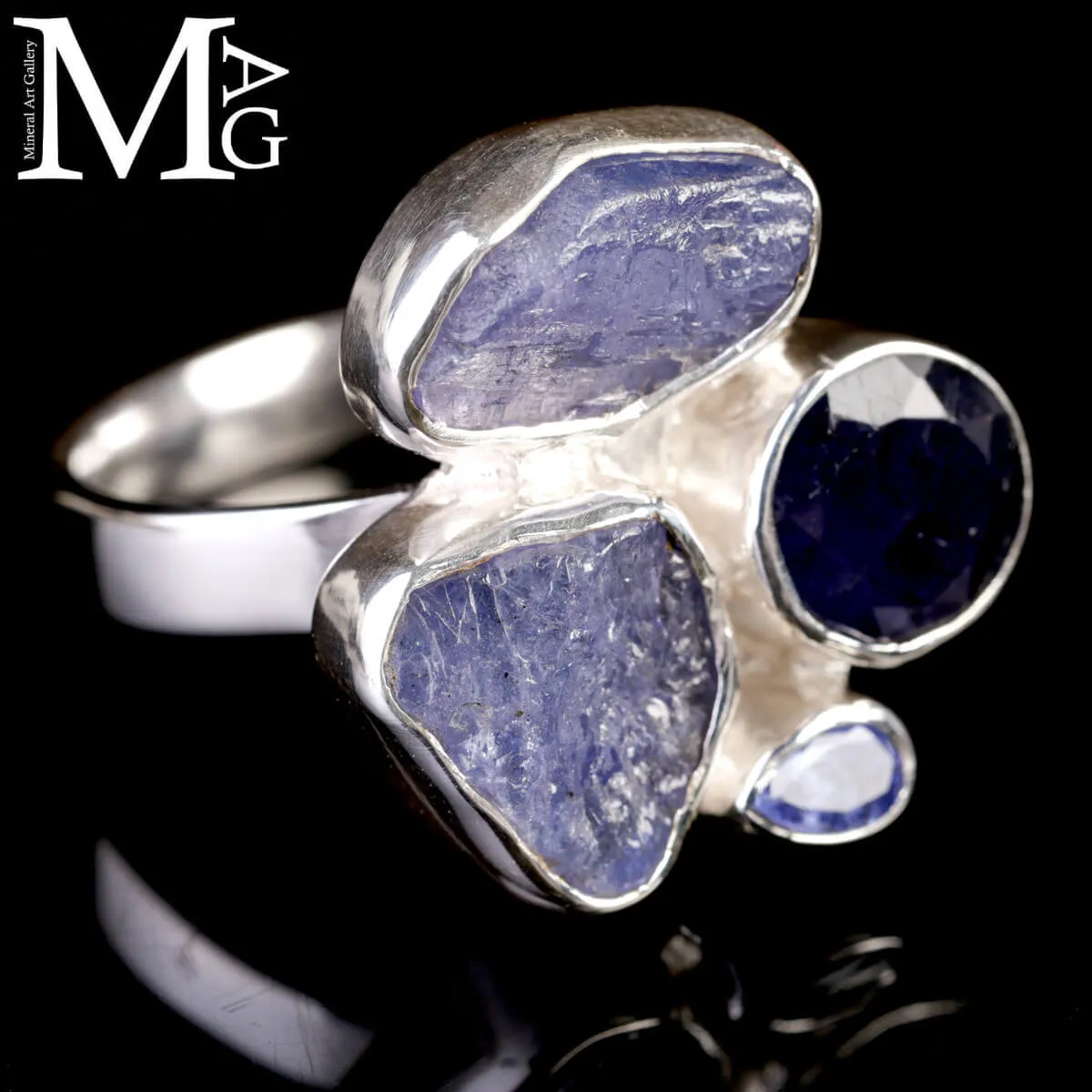 Anello in Argento con Tanzaniti Naturali