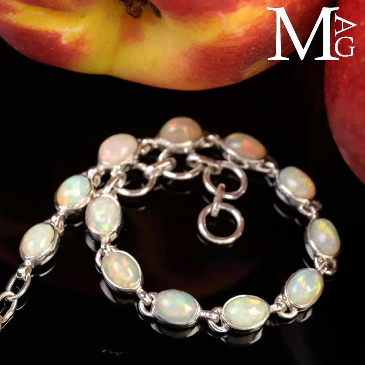 Bracciale in Argento con Gemme di Opale Etiope.