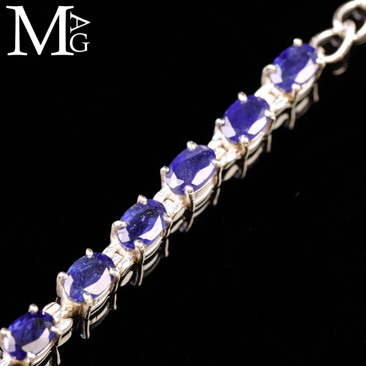 Bracciale in Argento con Zaffiri Blu Sfaccettati.