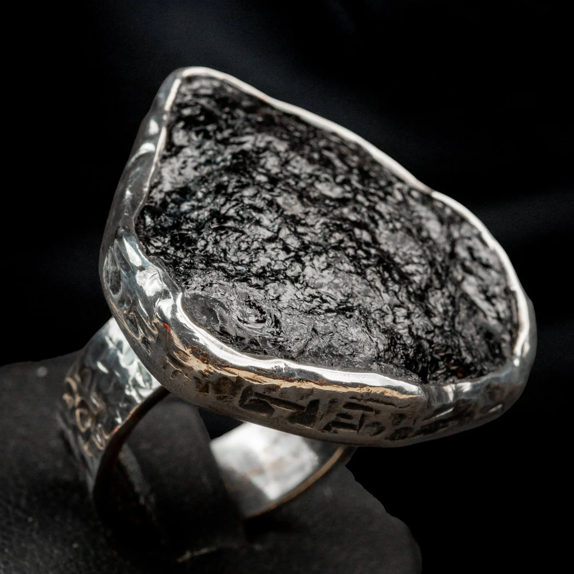 Anello con Tormalina Nera, protezione Naturale.
