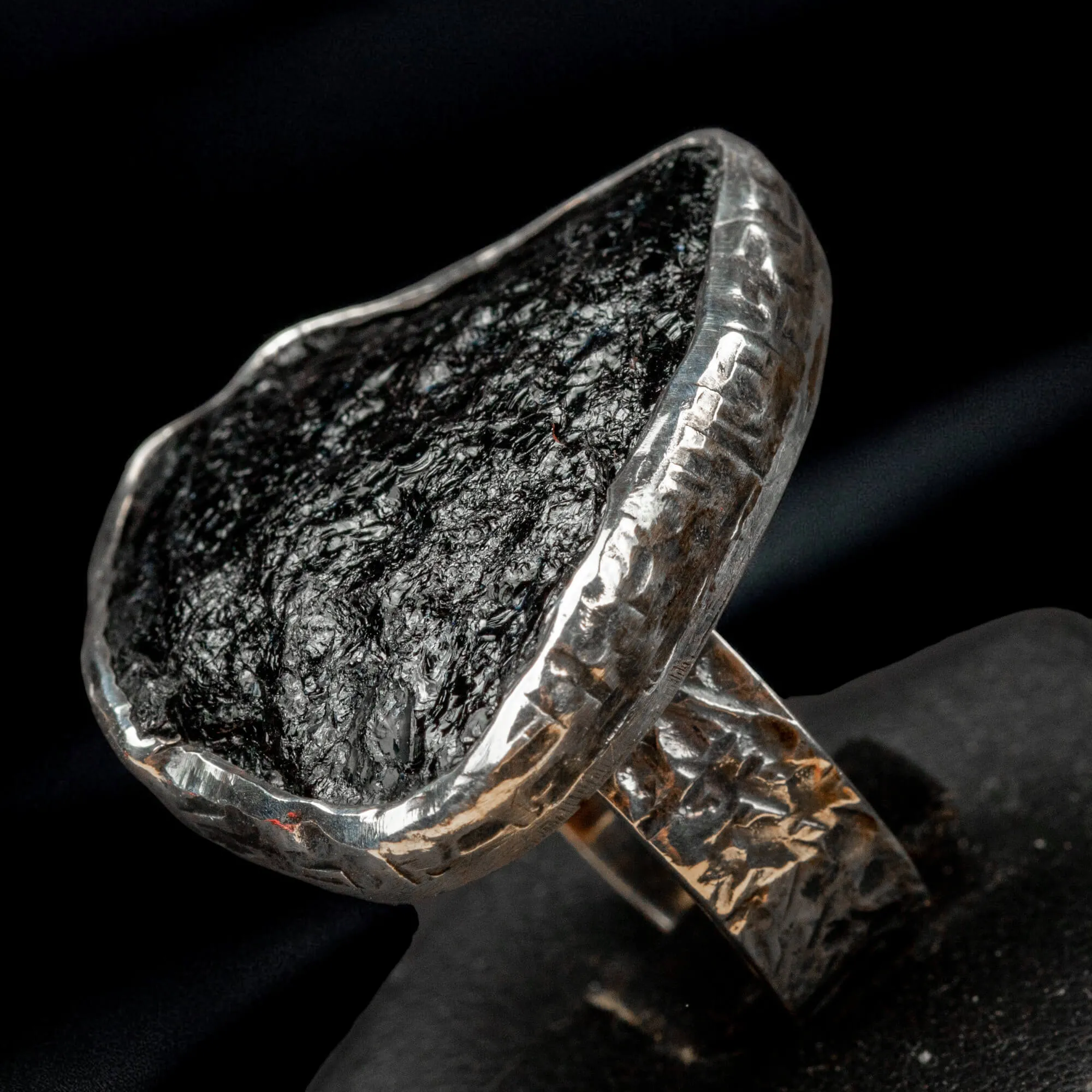 Anello con Tormalina Nera, protezione Naturale.