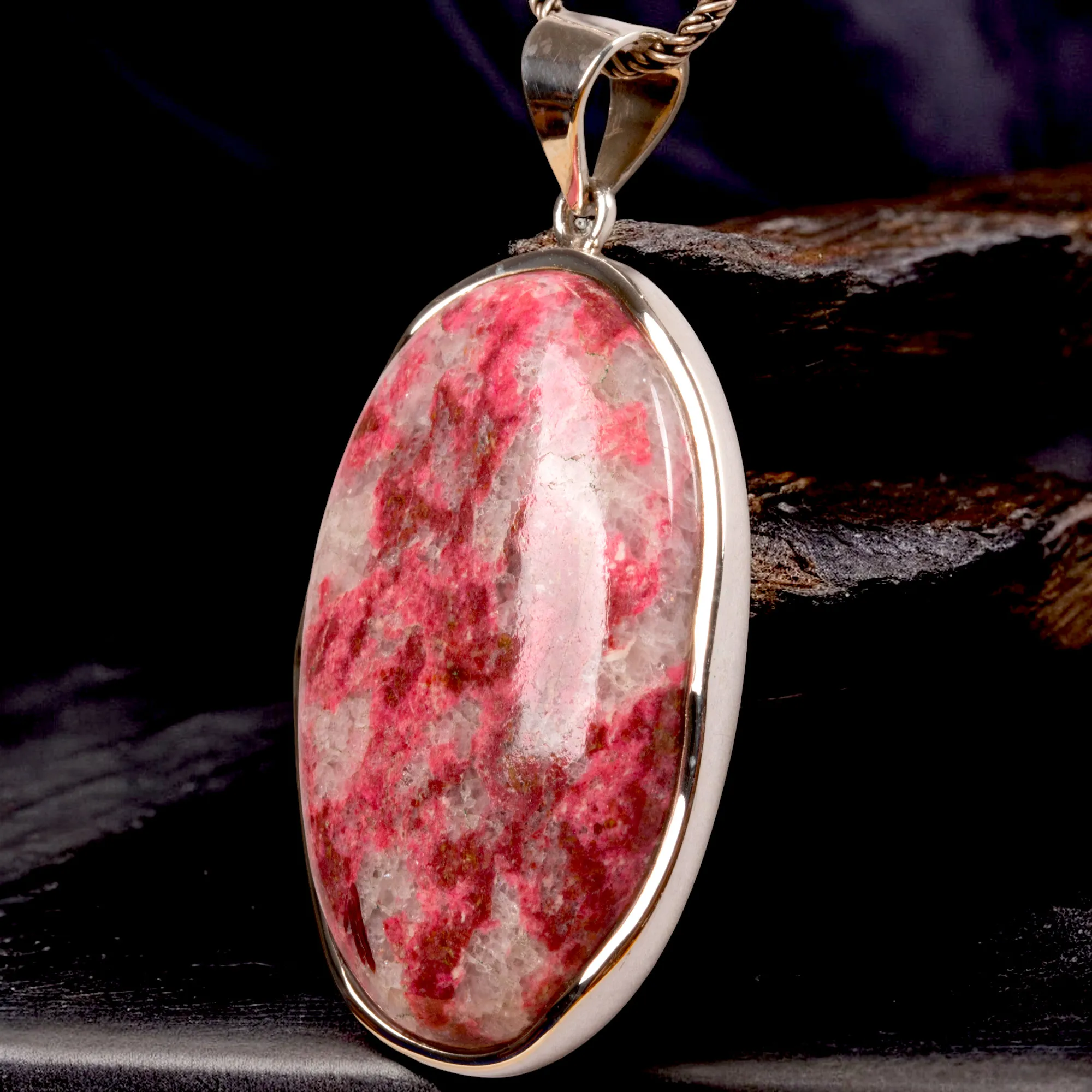 Ciondolo in Argento con Cabochon di Tulite Norvegese.