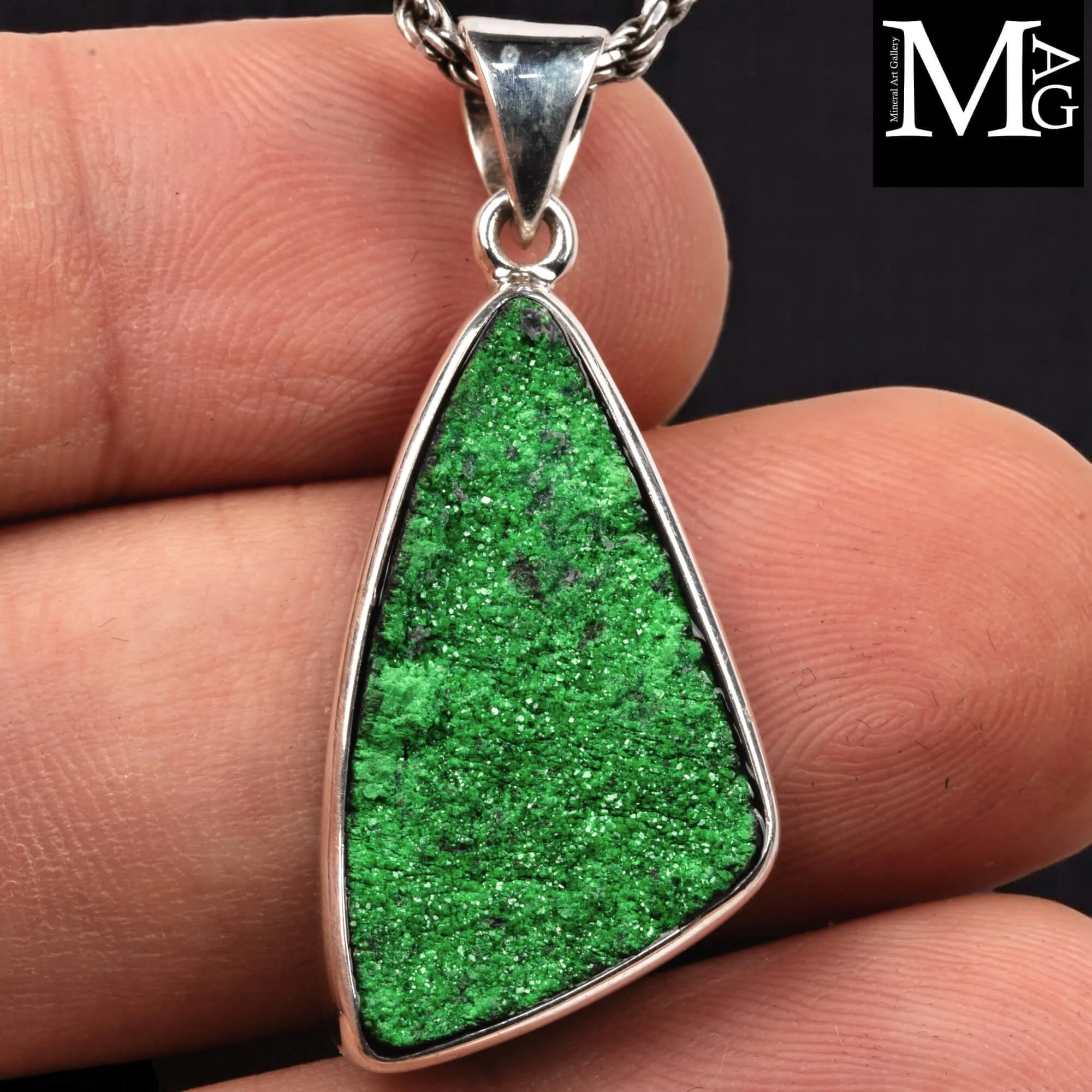 Ciondolo con Uvarovite naturale.