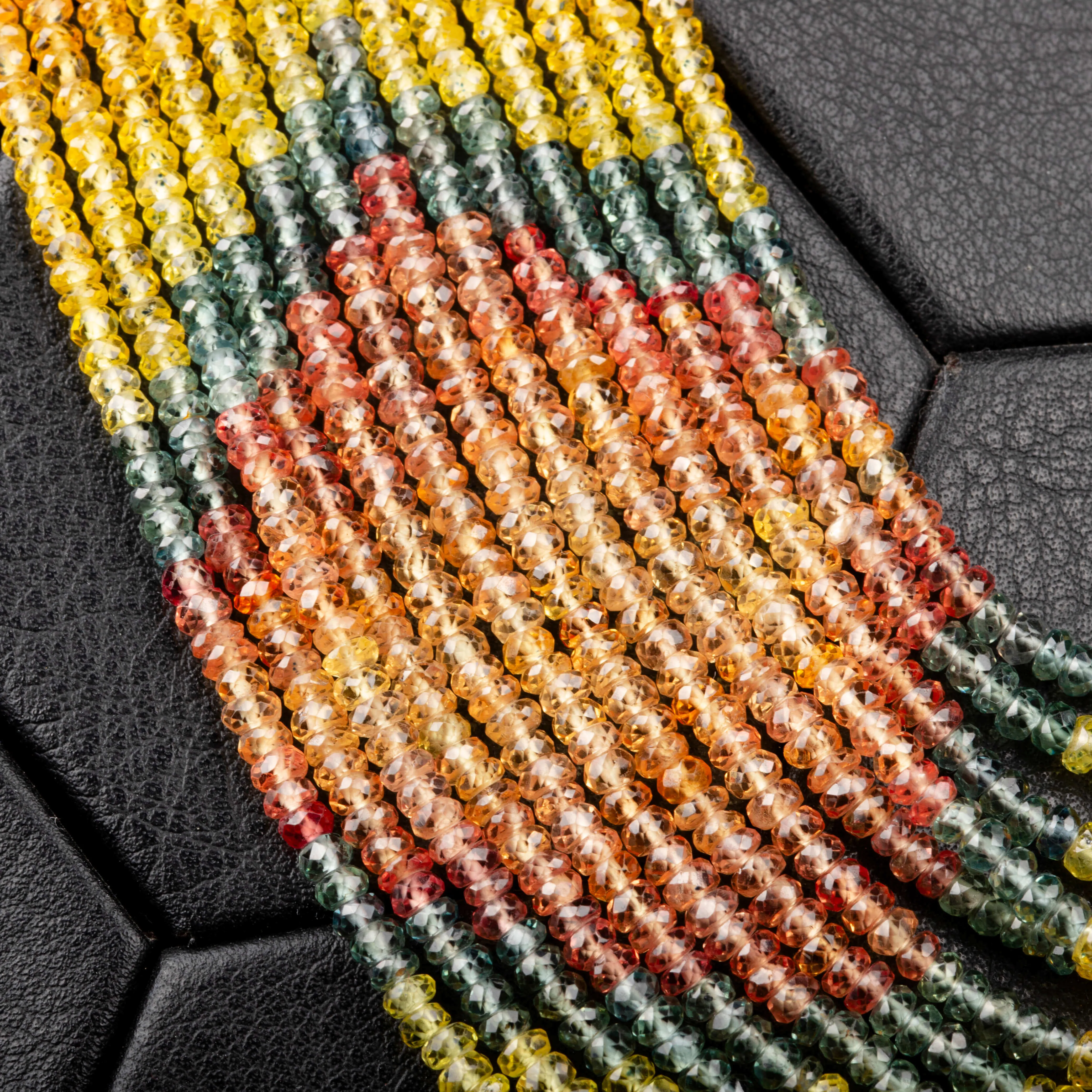 Collier in Zaffiri Naturali Multicolore – 13 Fili, 698 Carati di Raffinatezza Geologica
