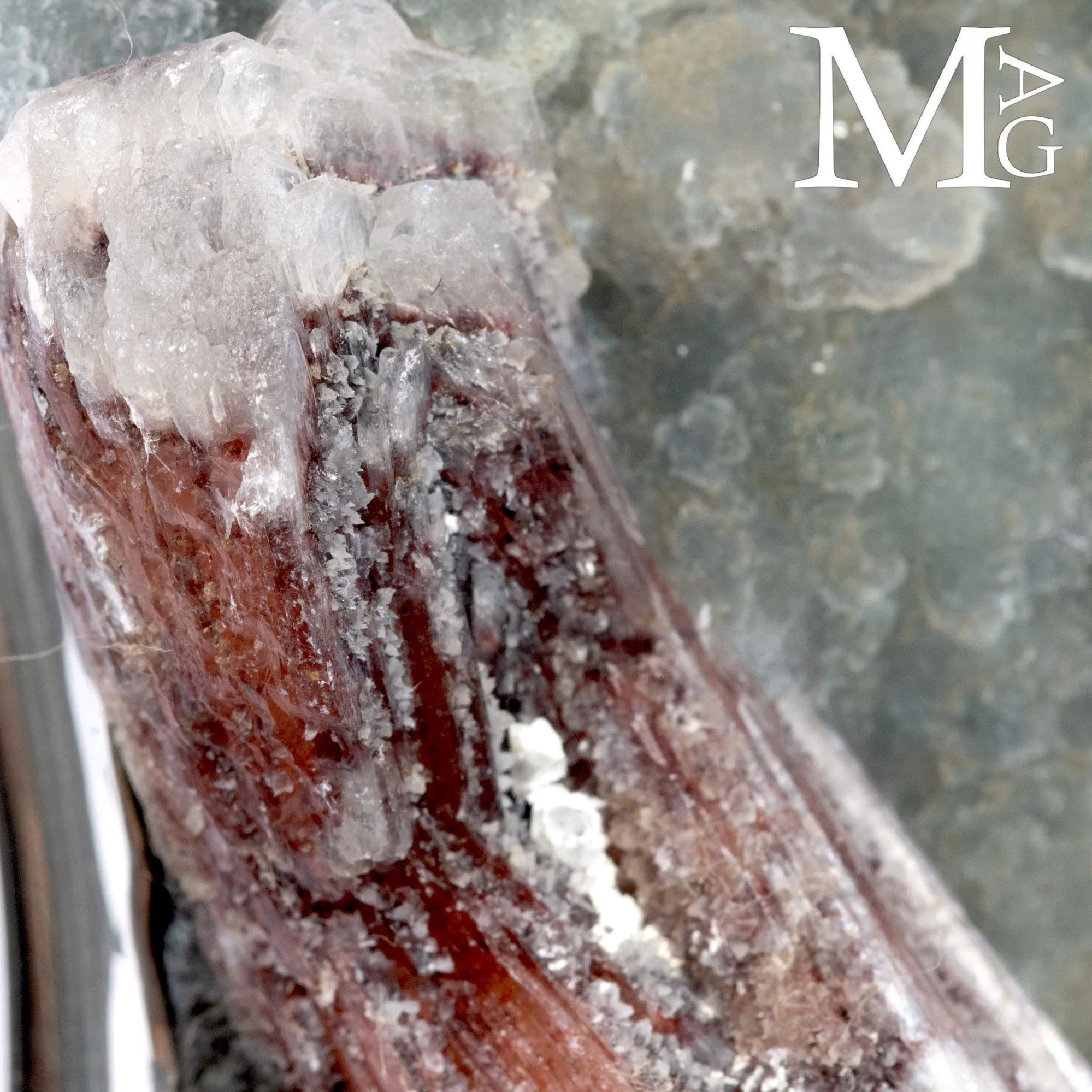 Ciondolo con Scolecite Rossa Naturale su Stilbite